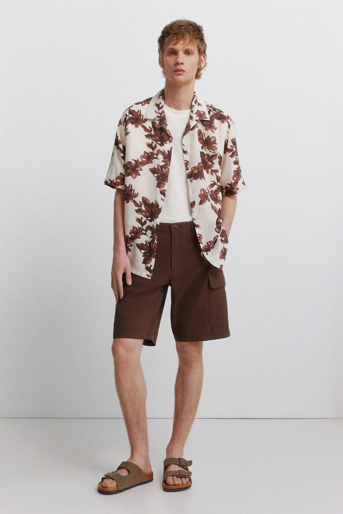 Springfield Brown Men Linen Cargo Comfort Fit Bermuda Shorts SKU: 0433682_39 Image 01