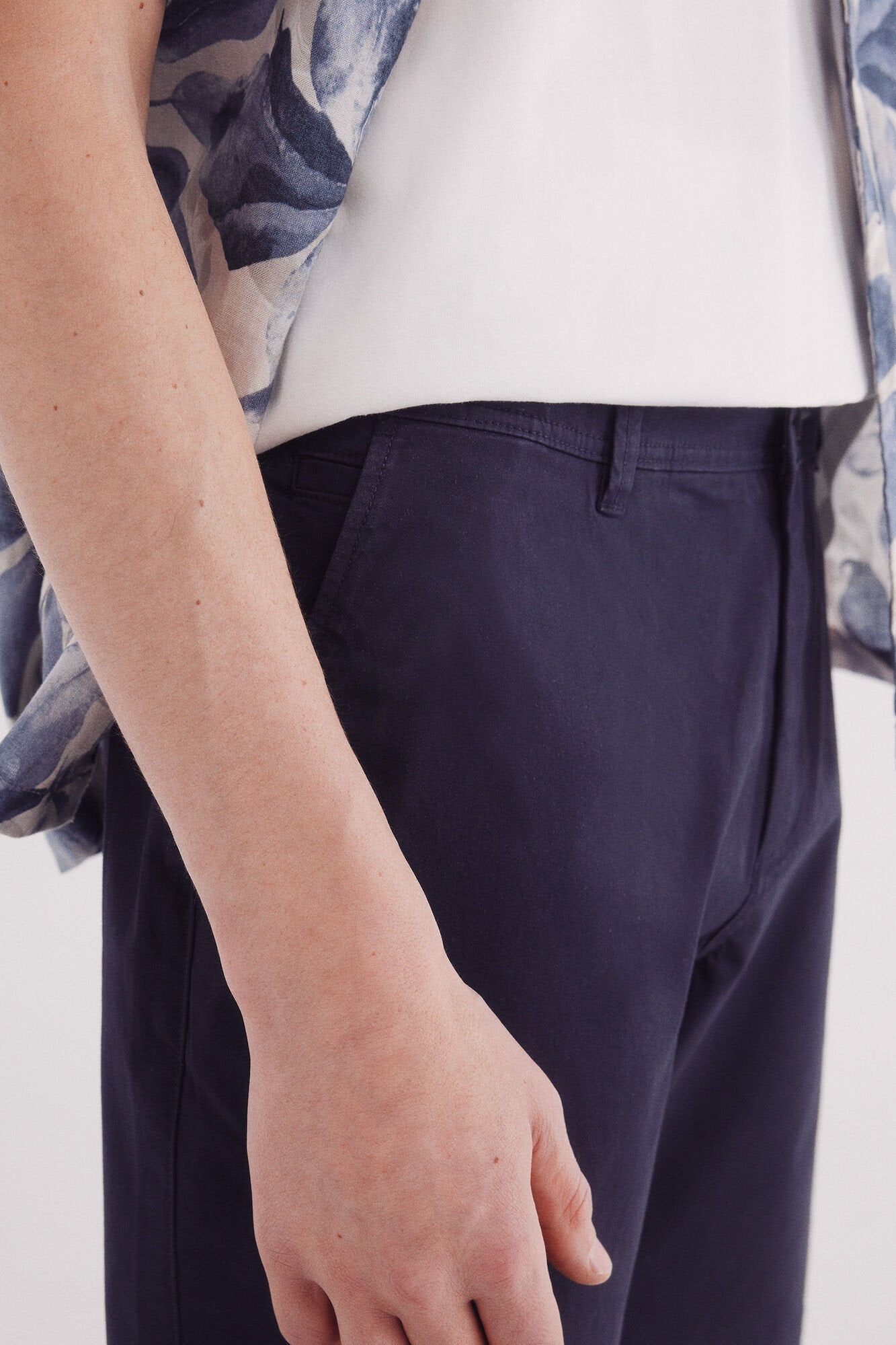 Springfield_Coloured Comfort Fit Bermuda Shorts_0439942_11_04