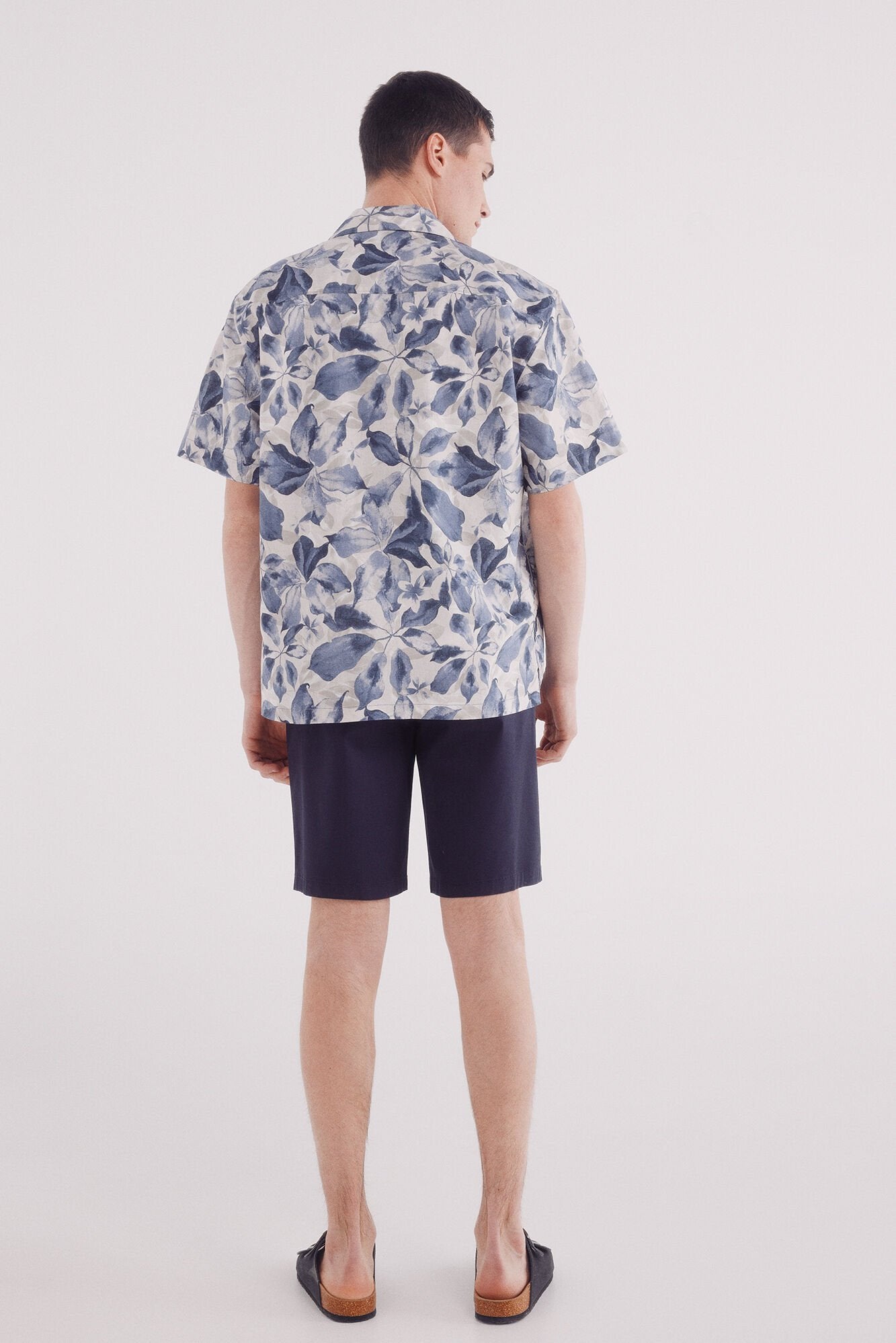 Springfield_Coloured Comfort Fit Bermuda Shorts_0439942_11_05