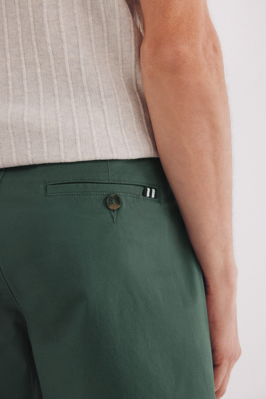 Springfield_Coloured Comfort Fit Bermuda Shorts_0439942_22_04