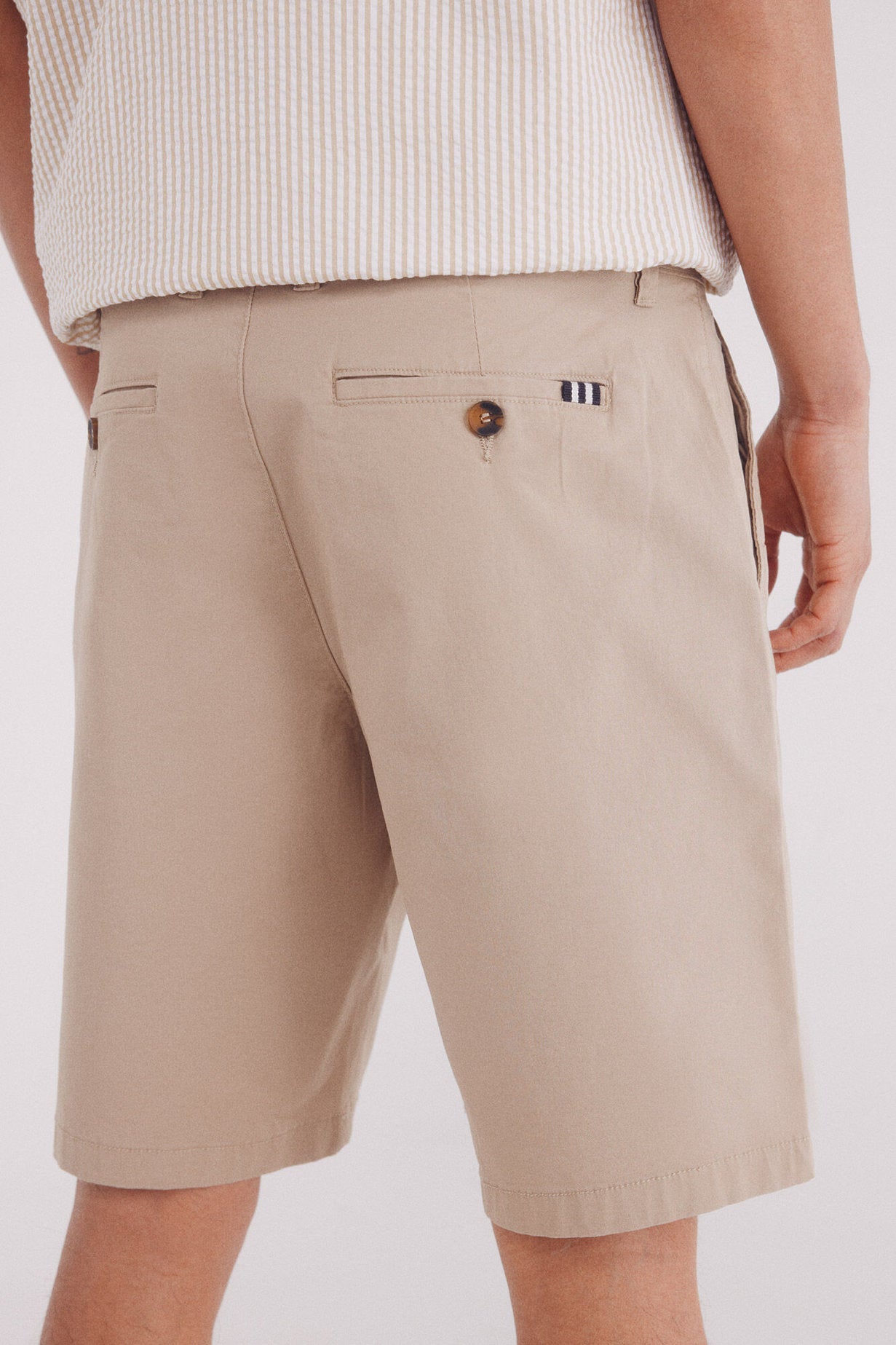 Springfield_Coloured Comfort Fit Bermuda Shorts_0439942_51_02