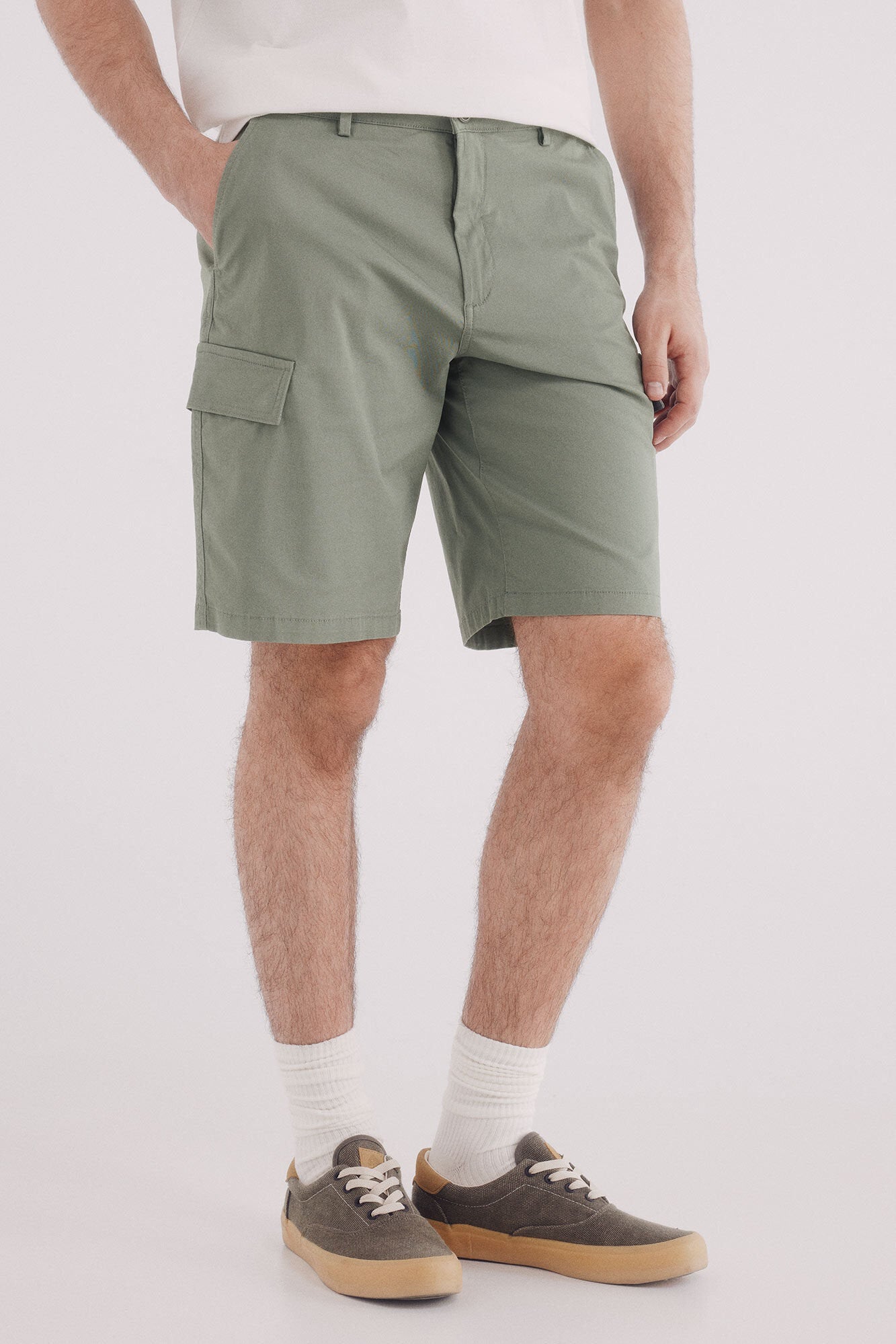 Springfield_Comfort Fit Cargo Bermuda Shorts_0439943_24_02