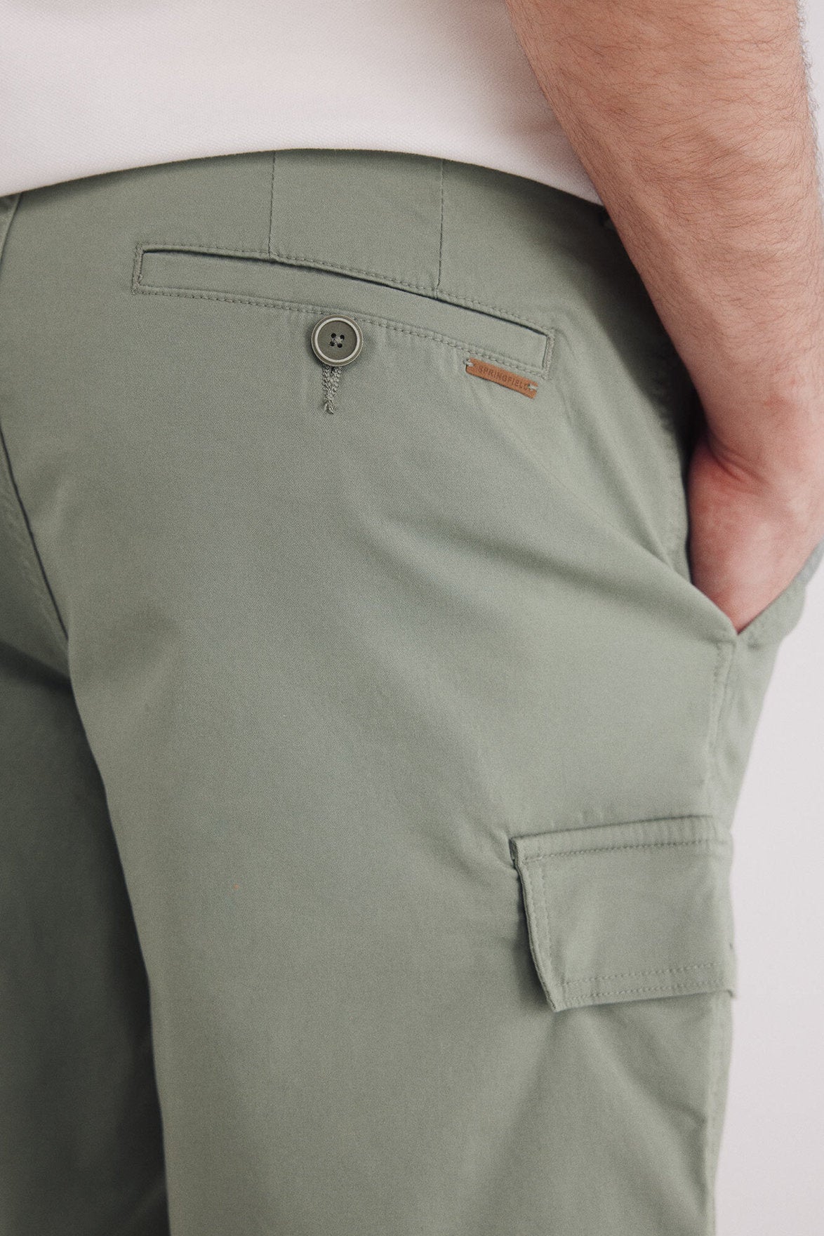 Springfield_Comfort Fit Cargo Bermuda Shorts_0439943_24_05