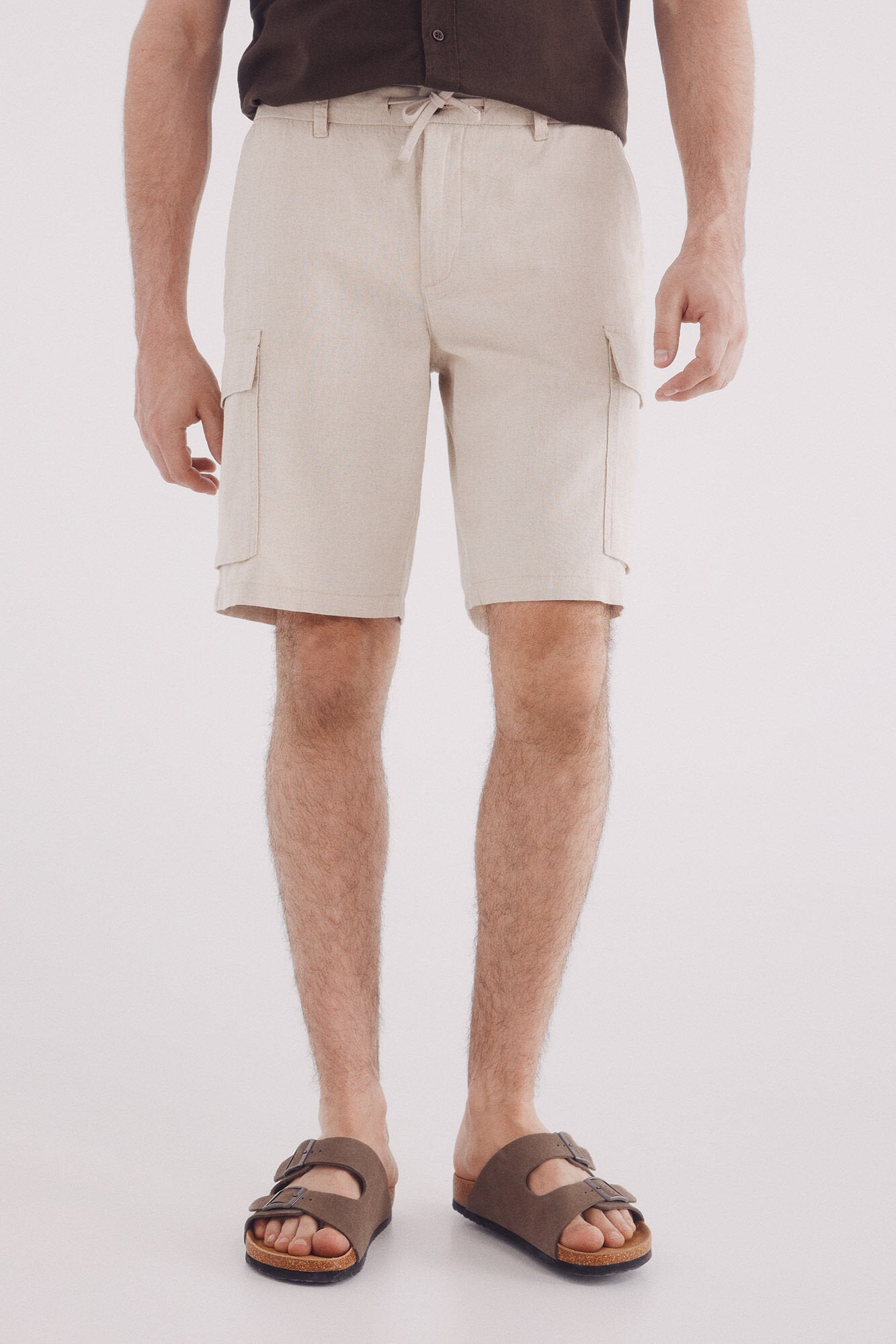 Springfield_Comfort Fit Linen Cargo Bermuda Shorts_0439954_97_02