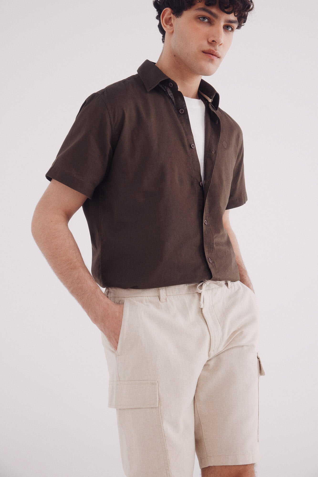 Springfield_Comfort Fit Linen Cargo Bermuda Shorts_0439954_97_04