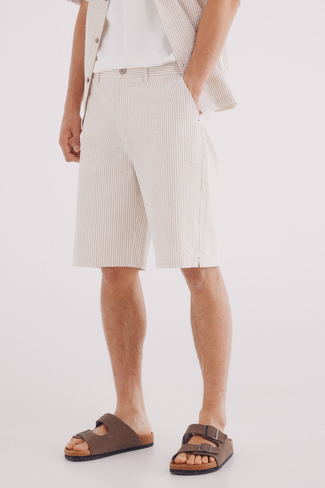 Springfield_Relaxed Fit Seersucker Bermuda Shorts_0439957_51_02