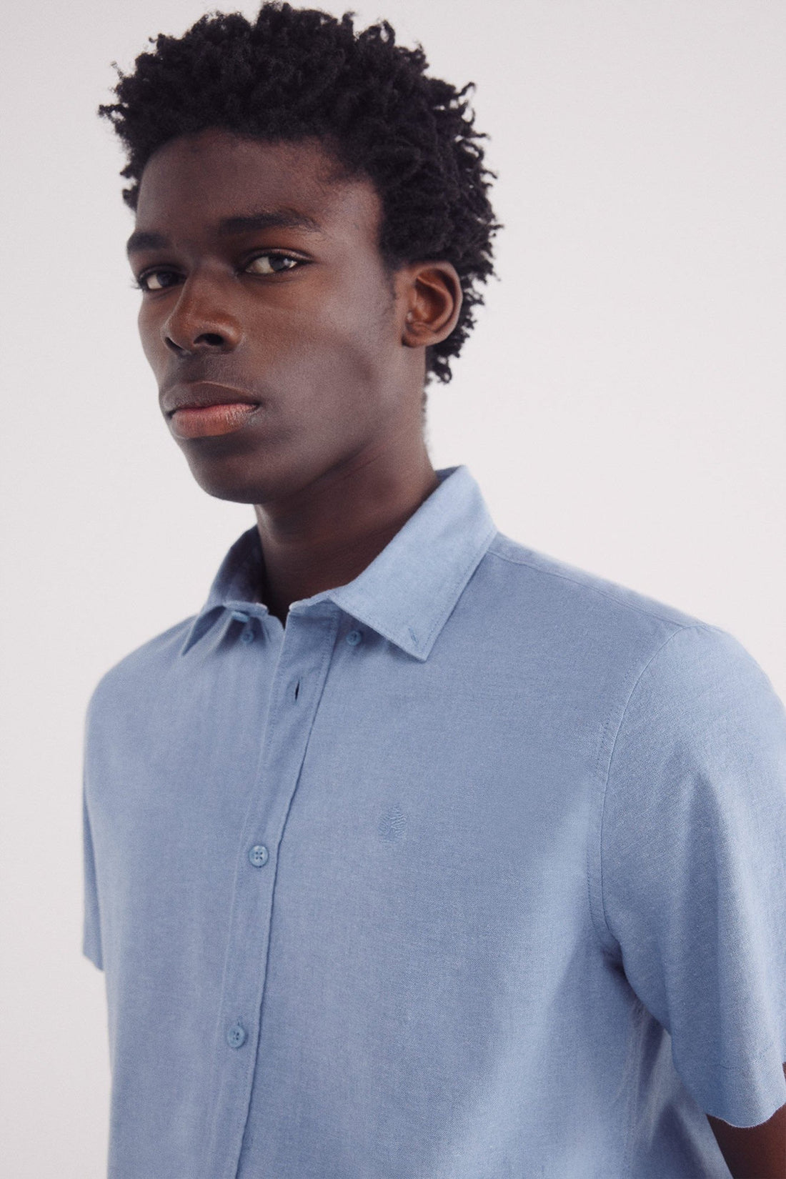 Springfield_Linen Shirt with Short Sleeves_0549131_14_02