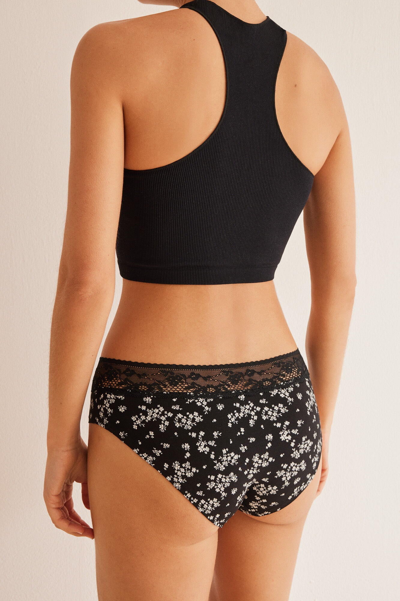 Black Wide Brief_0877548_01_02