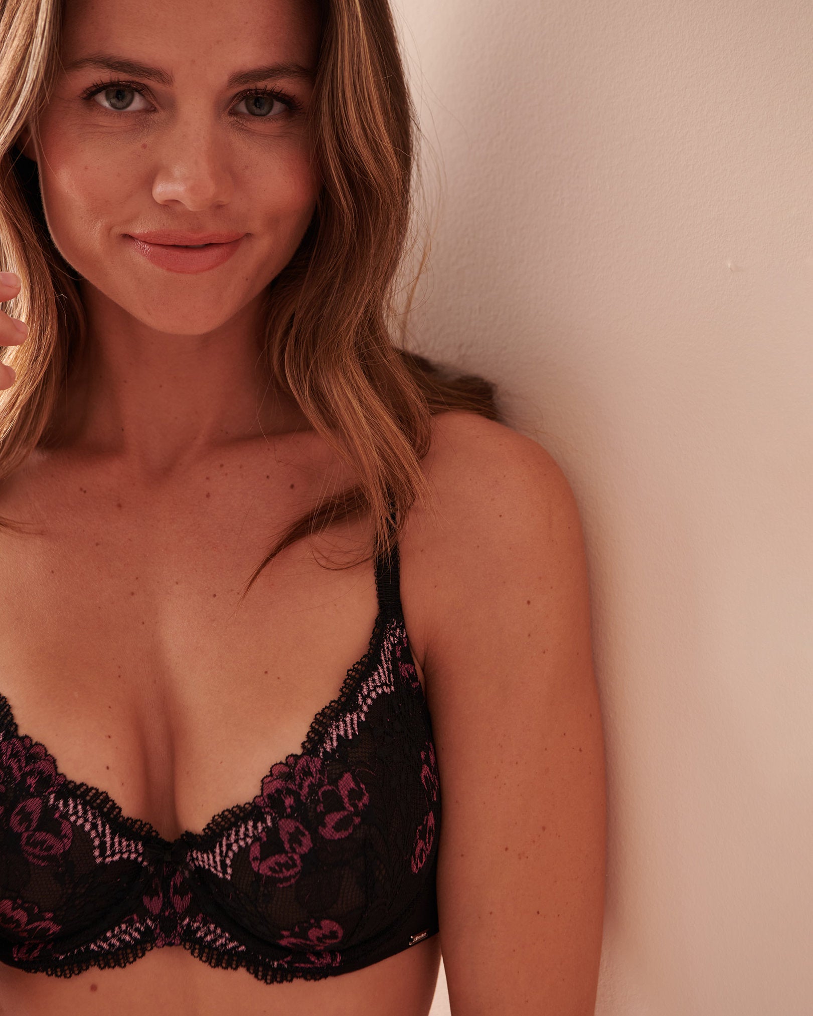 Unl Lace Mesh Bra In Different Cup Sizes_10100126_00001_03
