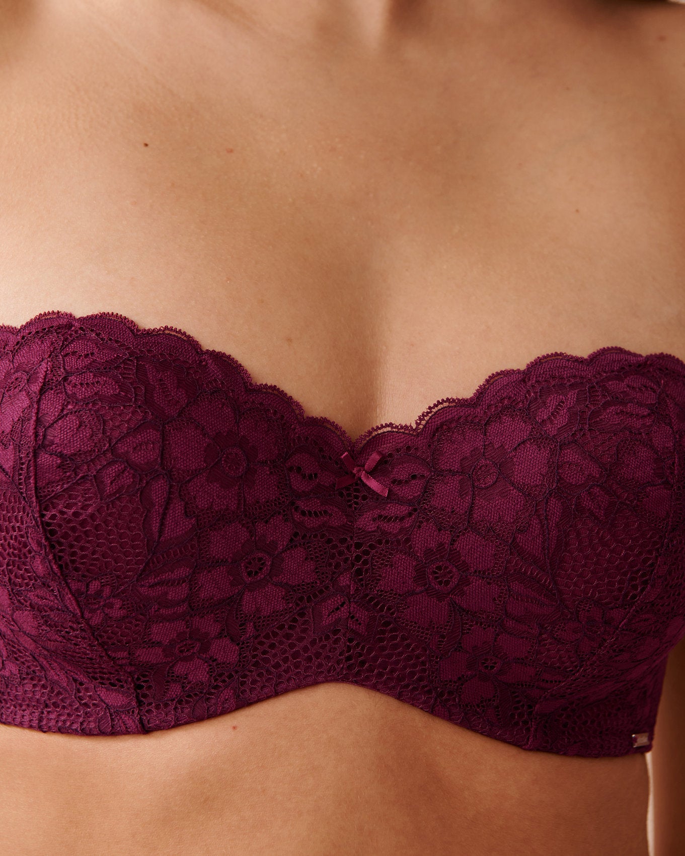 Lightly Lined Strapless Memory Foam 2-Tone Lace Bra in Different Cup Sizes_10200401_50069_05