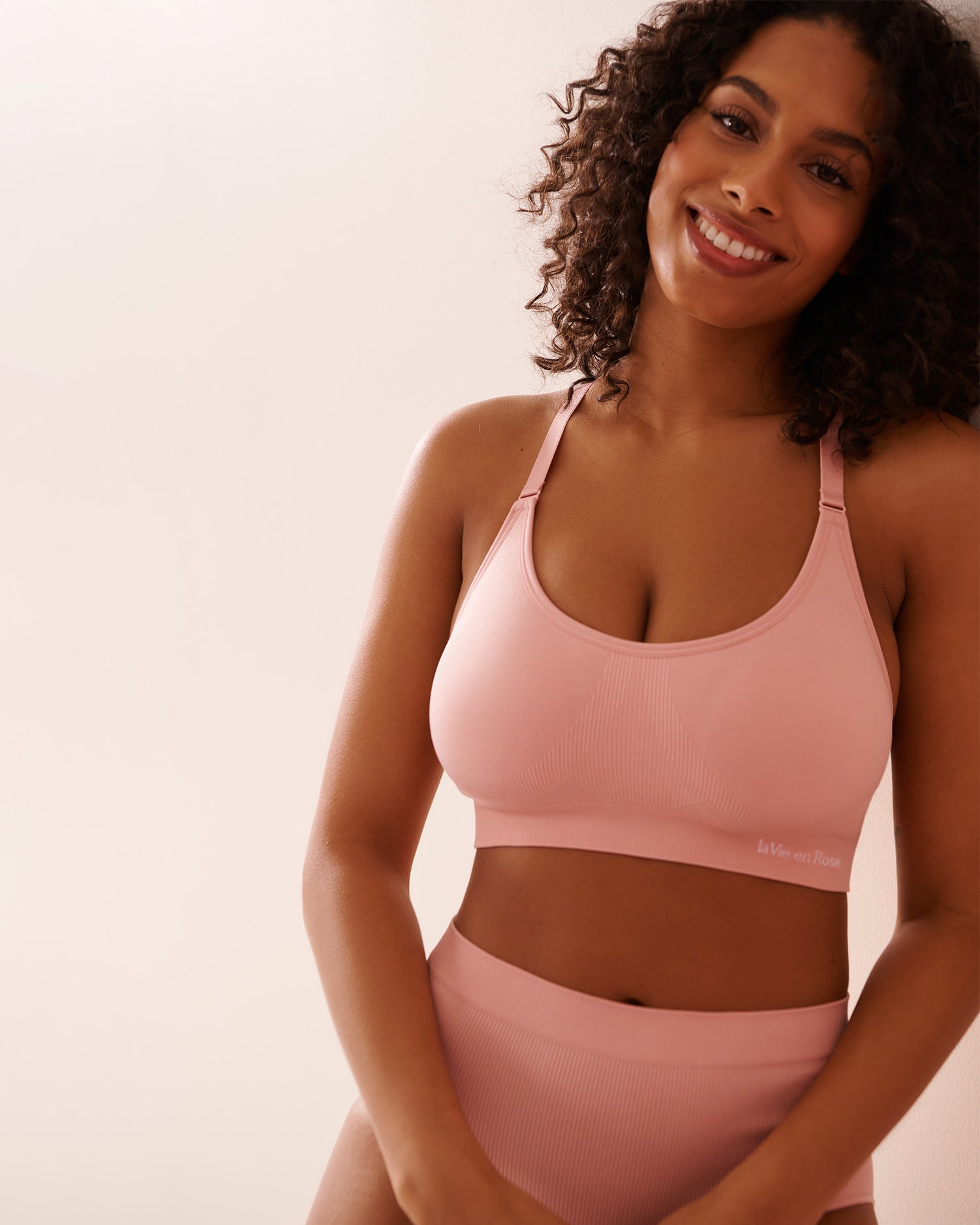 La Vie en Rose_Low Impact Racerback Seamless Sports Bra_10200485_60134_04