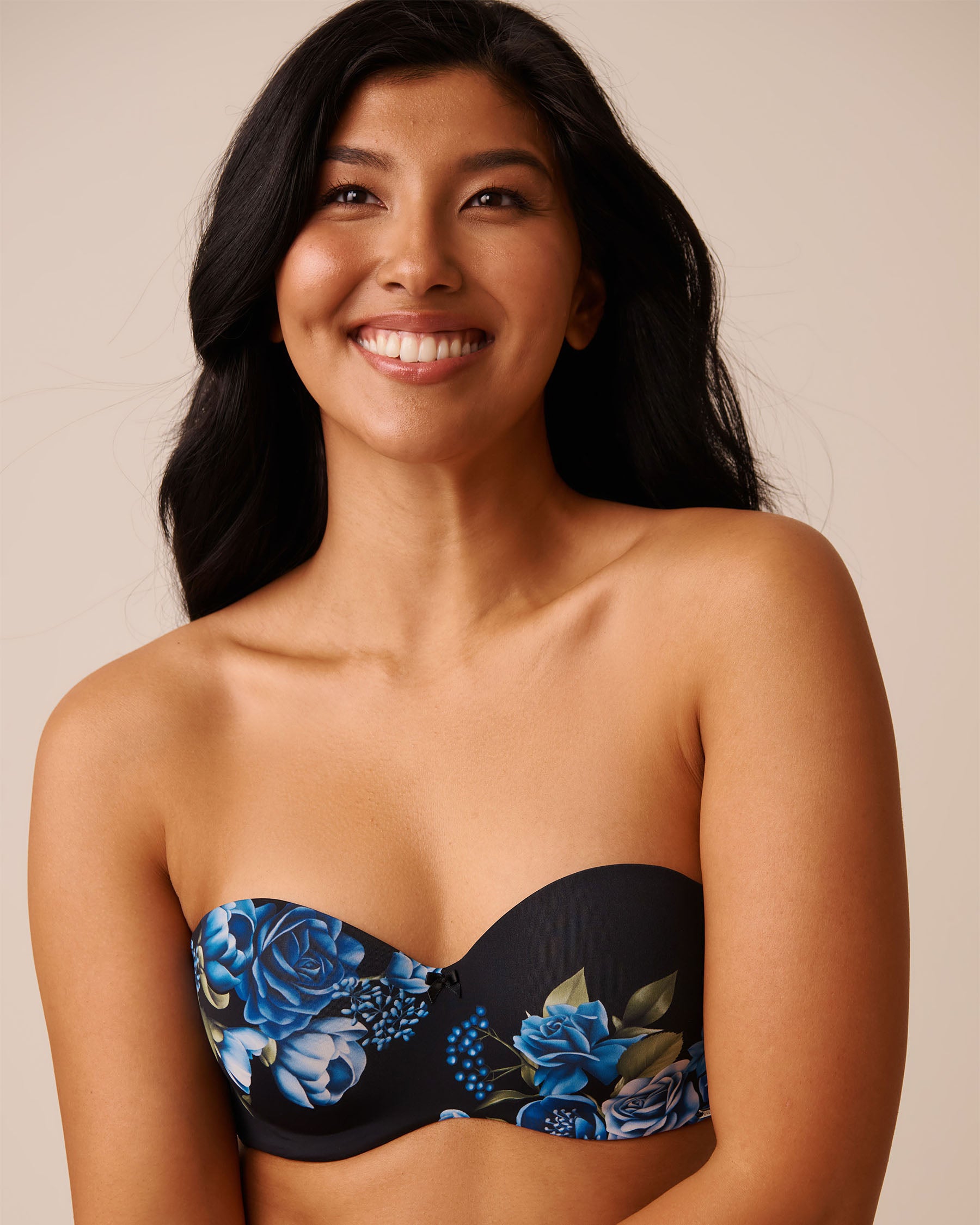 La Vie en Rose_Black &amp; Blue Garden_Lightly Lined Memory Foam Strapless Bra in Different Cup Sizes_10200523_P00430_05