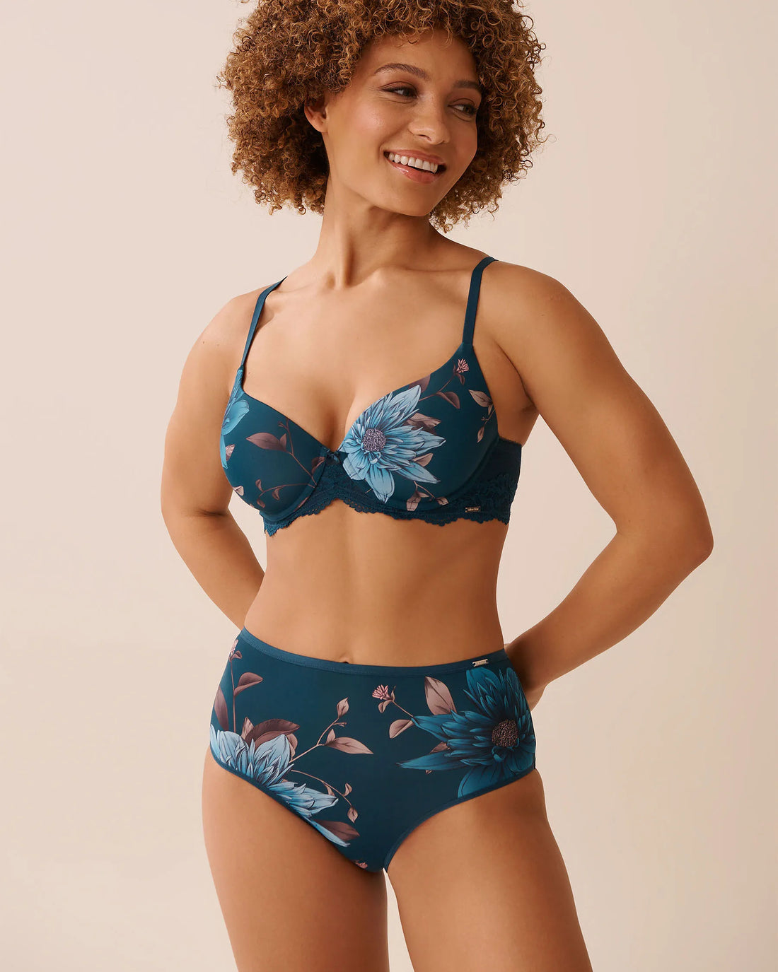La Vie en Rose_Reflecting Mix Flowers_Lightly Lined Printed Microfiber Bra in Different Cup Sizes_10200544_P40478_01