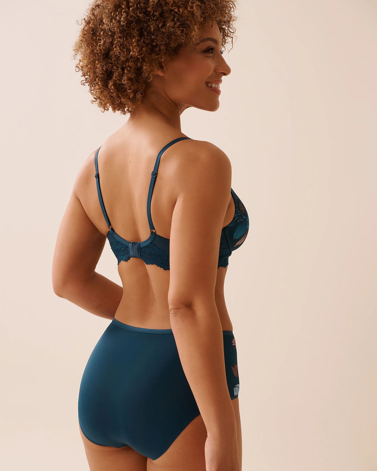 La Vie en Rose_Reflecting Mix Flowers_Lightly Lined Printed Microfiber Bra in Different Cup Sizes_10200544_P40478_02