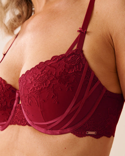La Vie en Rose_Red Flowers Embroidery_Lightly Lined Flexible Demi Bra_10200550_P60420_05