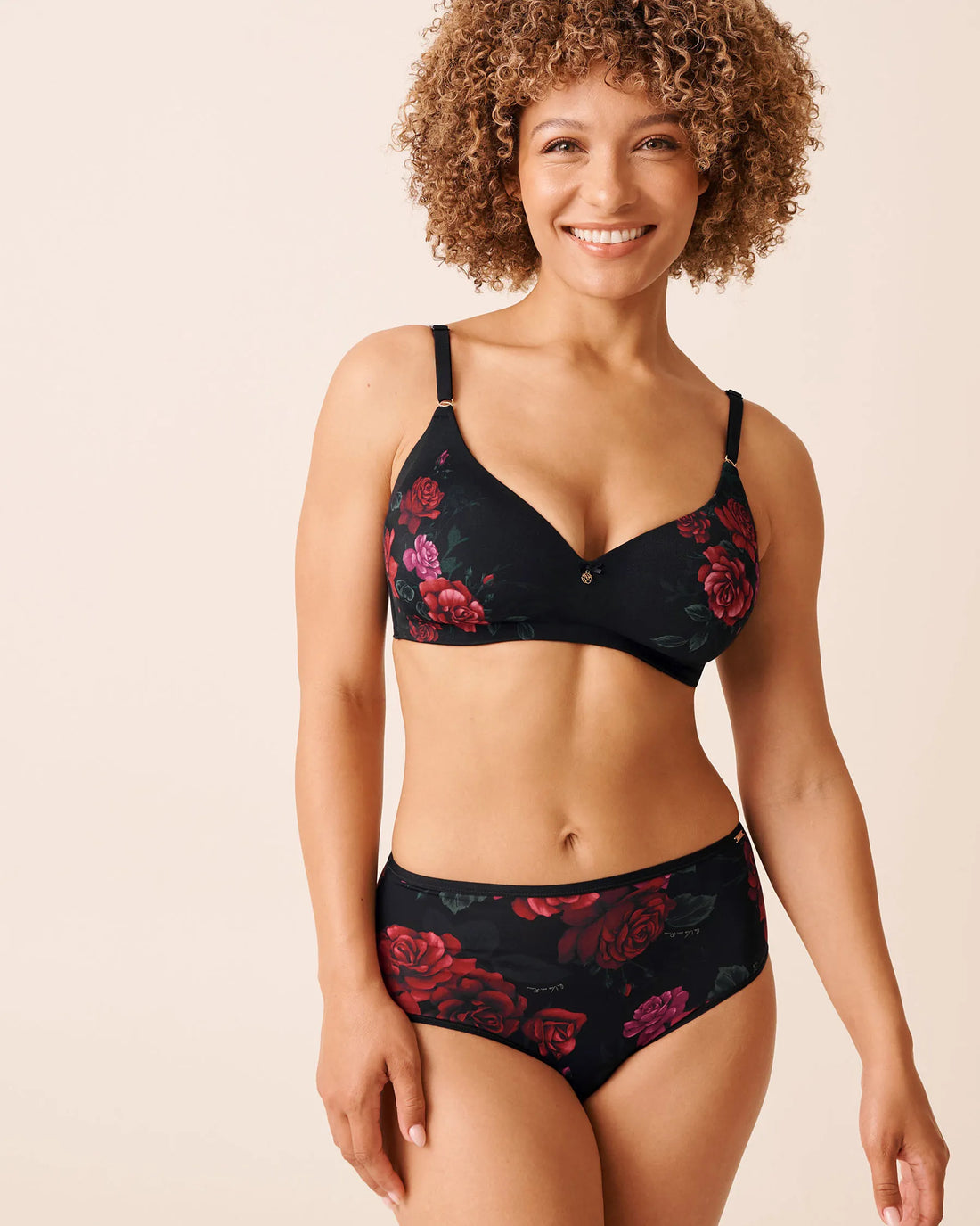 La Vie en Rose_Red Roses Placement_Lightly Lined Wireless Sleek Back Bra_10200558_P00469_01