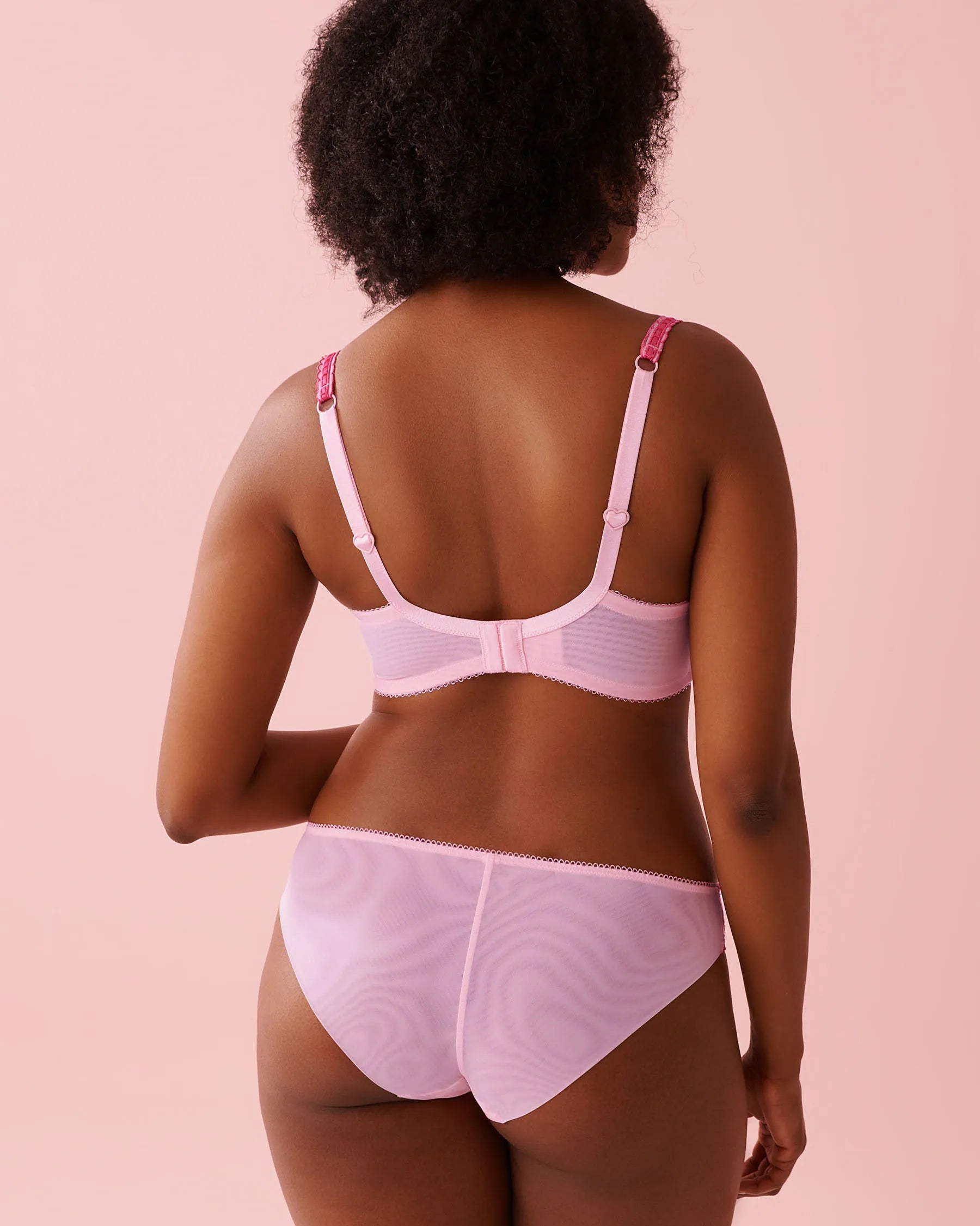 La Vie en Rose_Multi Pink Heart Embroidery_Lightly Lined Embroidered Mesh Bra in Different Cup Sizes_10200571_P60444_06