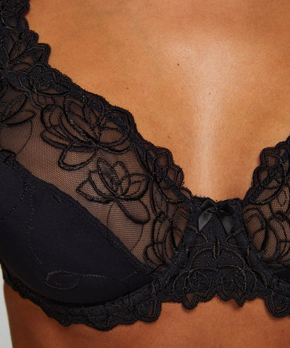Bra With Lace Cups In Different Cup Sizes_102513_Black_04