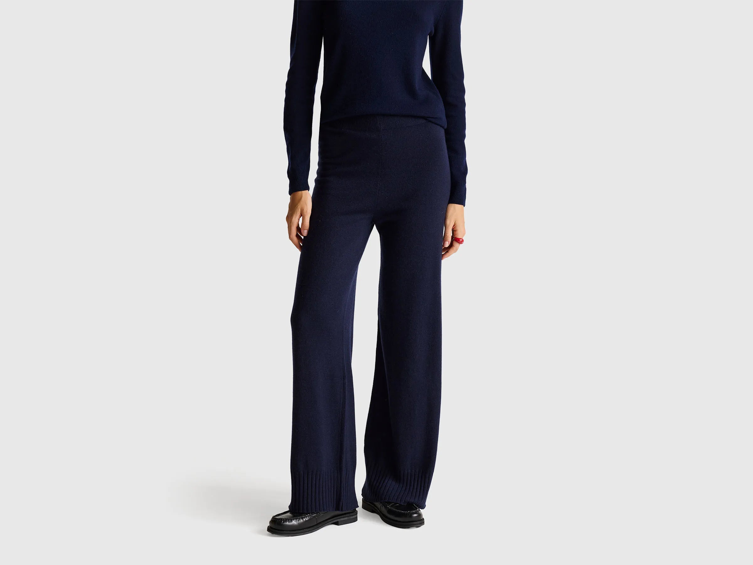 Benetton_Dark Blue_Dark Blue Wide Leg Trousers in Cashmere and Wool Blend_102HDF00Z_66U_02