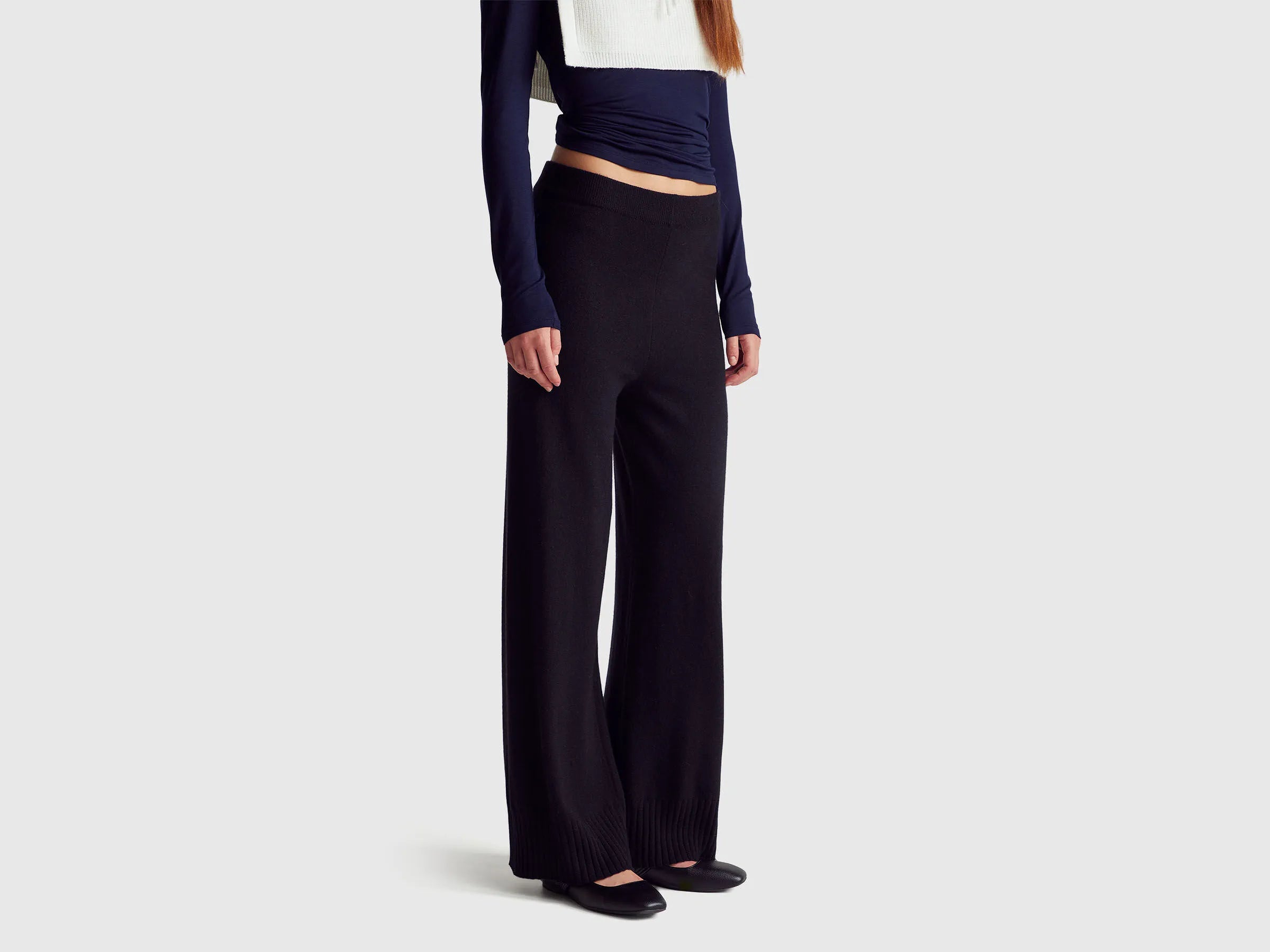 Benetton_Black_Black Wide Leg Trousers in Cashmere and Wool Blend_102HDF00Z_700_02