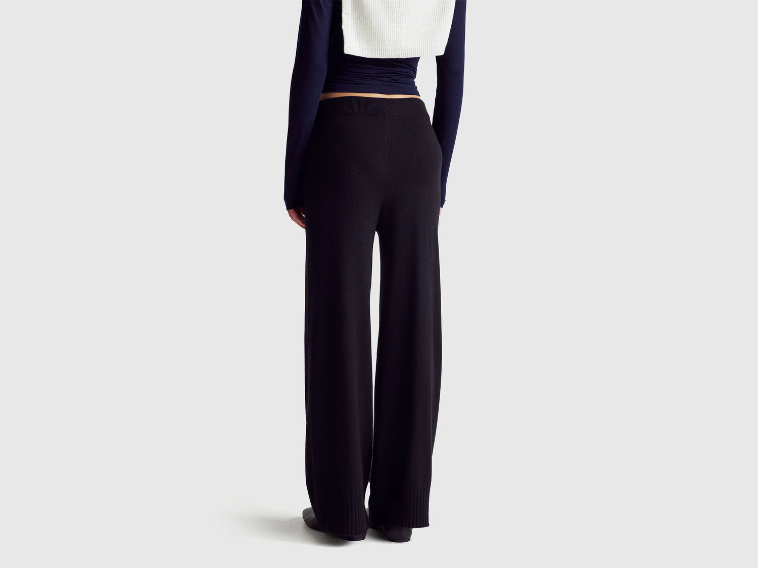 Benetton_Black_Black Wide Leg Trousers in Cashmere and Wool Blend_102HDF00Z_700_03
