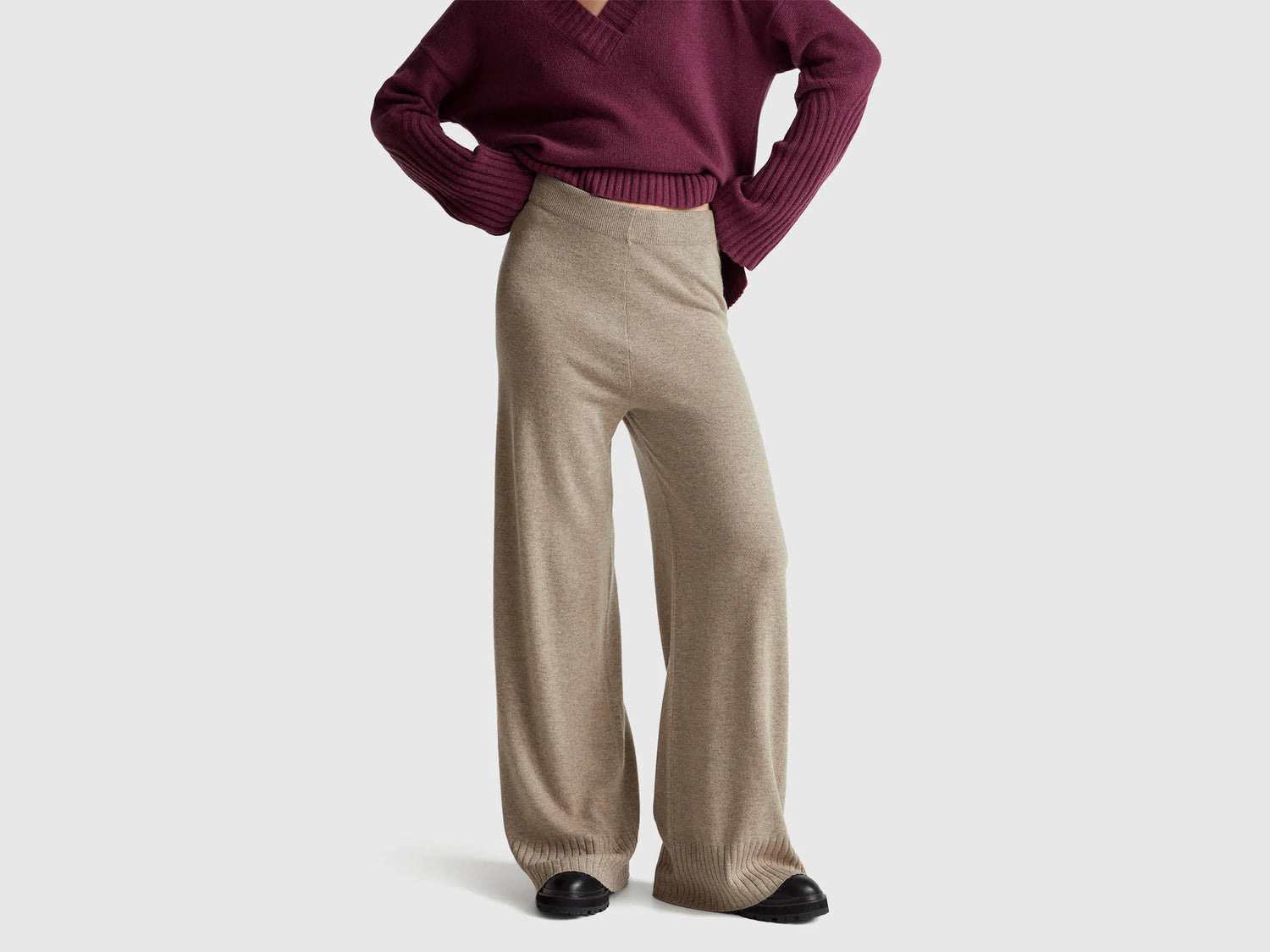 Benetton_Beige_Beige Wide Trousers in Wool and Cashmere Blend_102HDF00Z_81F_02
