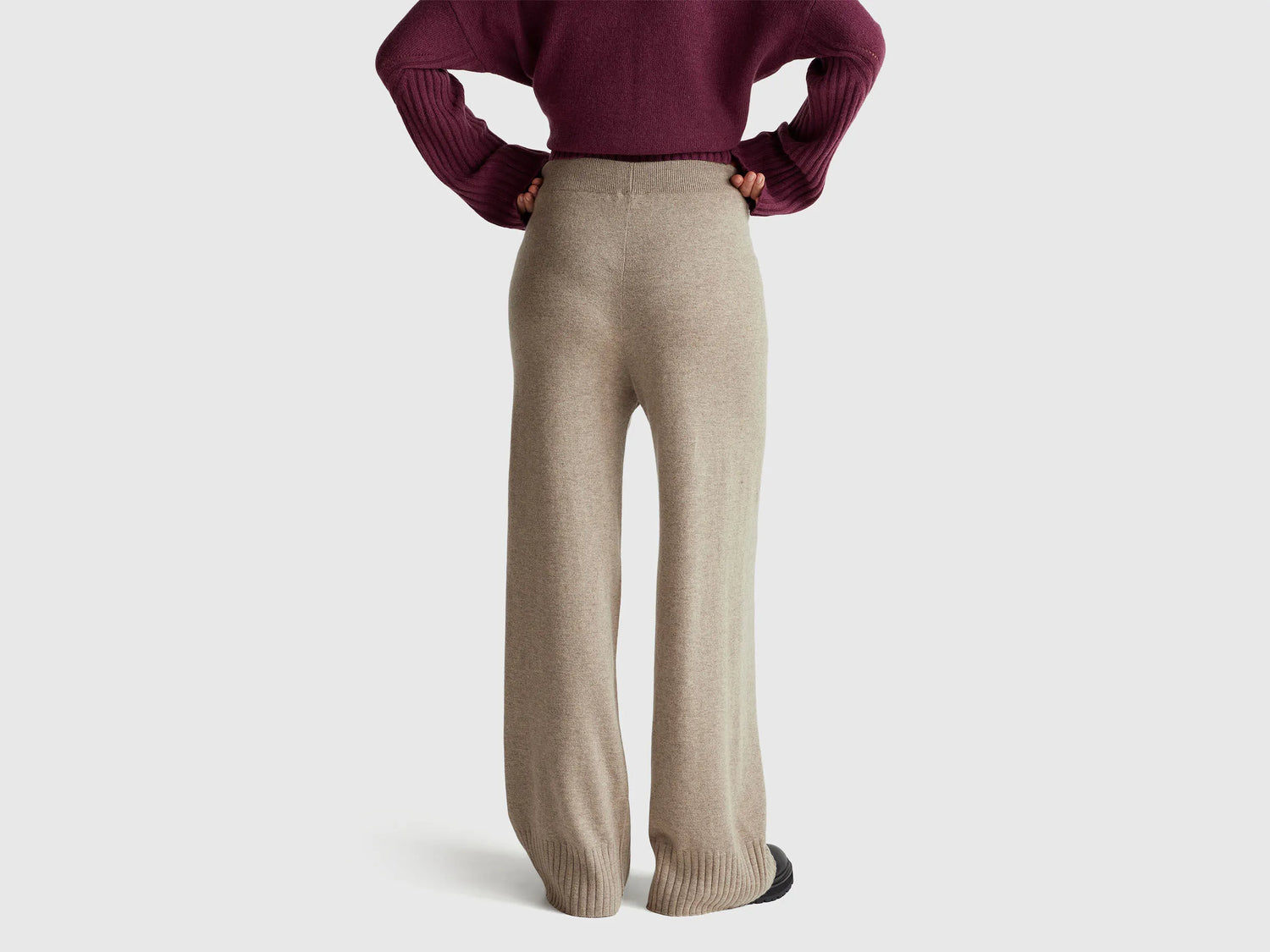 Benetton_Beige_Beige Wide Trousers in Wool and Cashmere Blend_102HDF00Z_81F_03