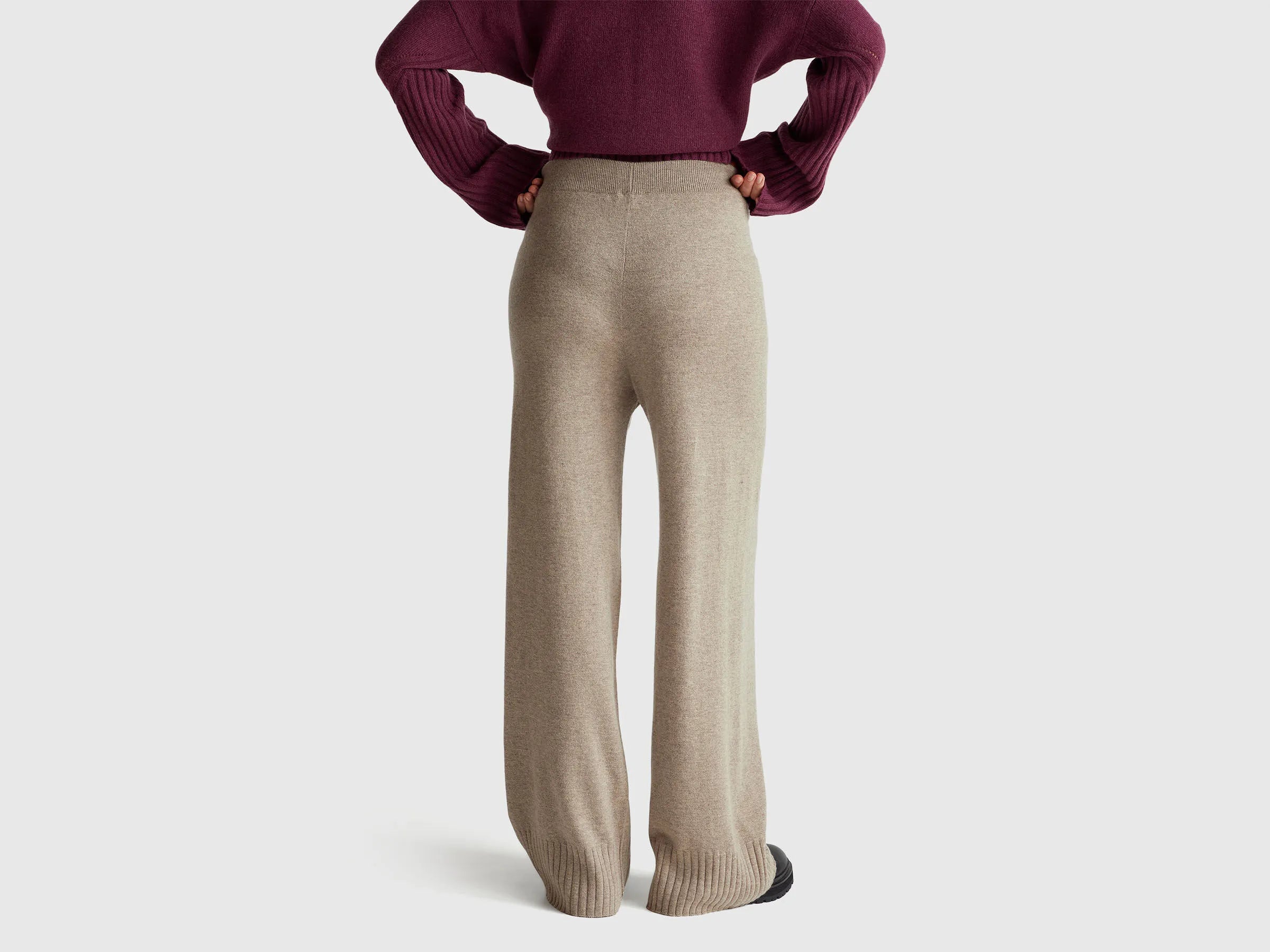Benetton_Beige_Beige Wide Trousers in Wool and Cashmere Blend_102HDF00Z_81F_03