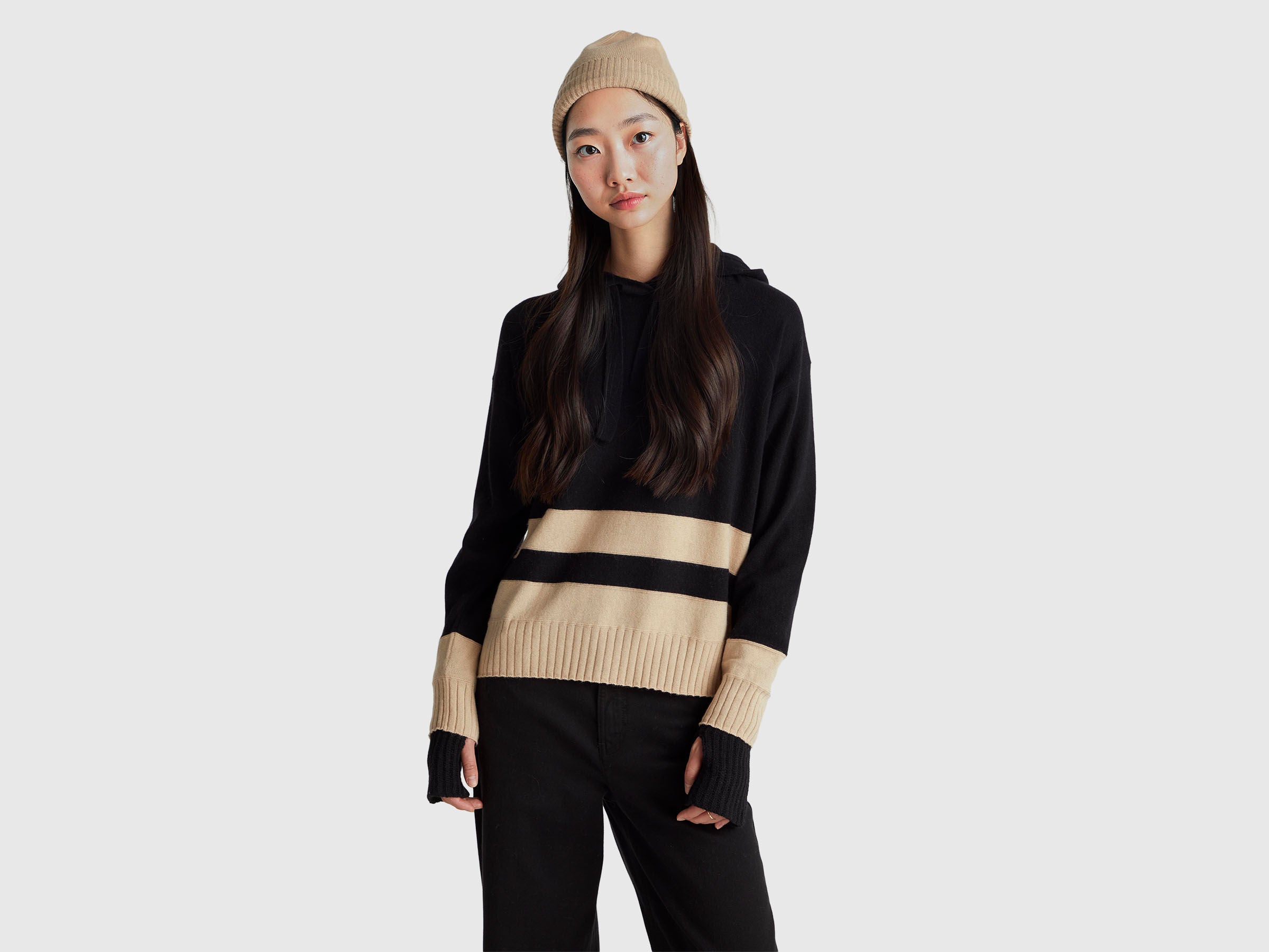 Benetton_Black_Black Sweater in Cashmere Blend with Hood_102HE203V_700_04