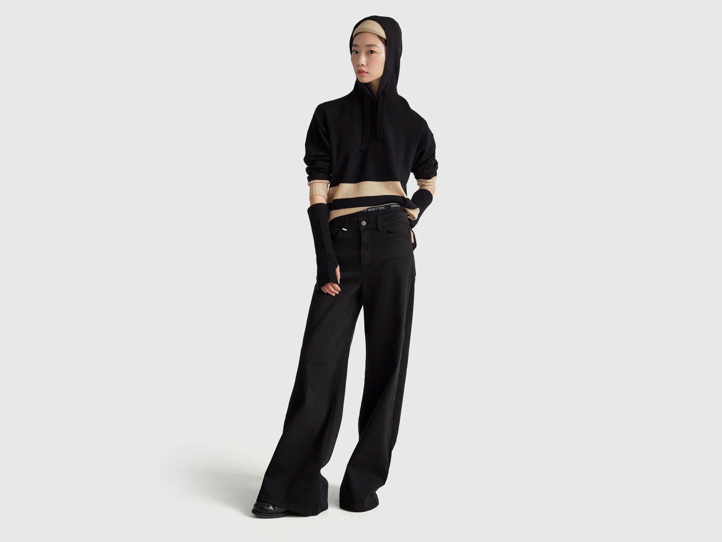 Benetton_Black_Black Sweater in Cashmere Blend with Hood_102HE203V_700_05