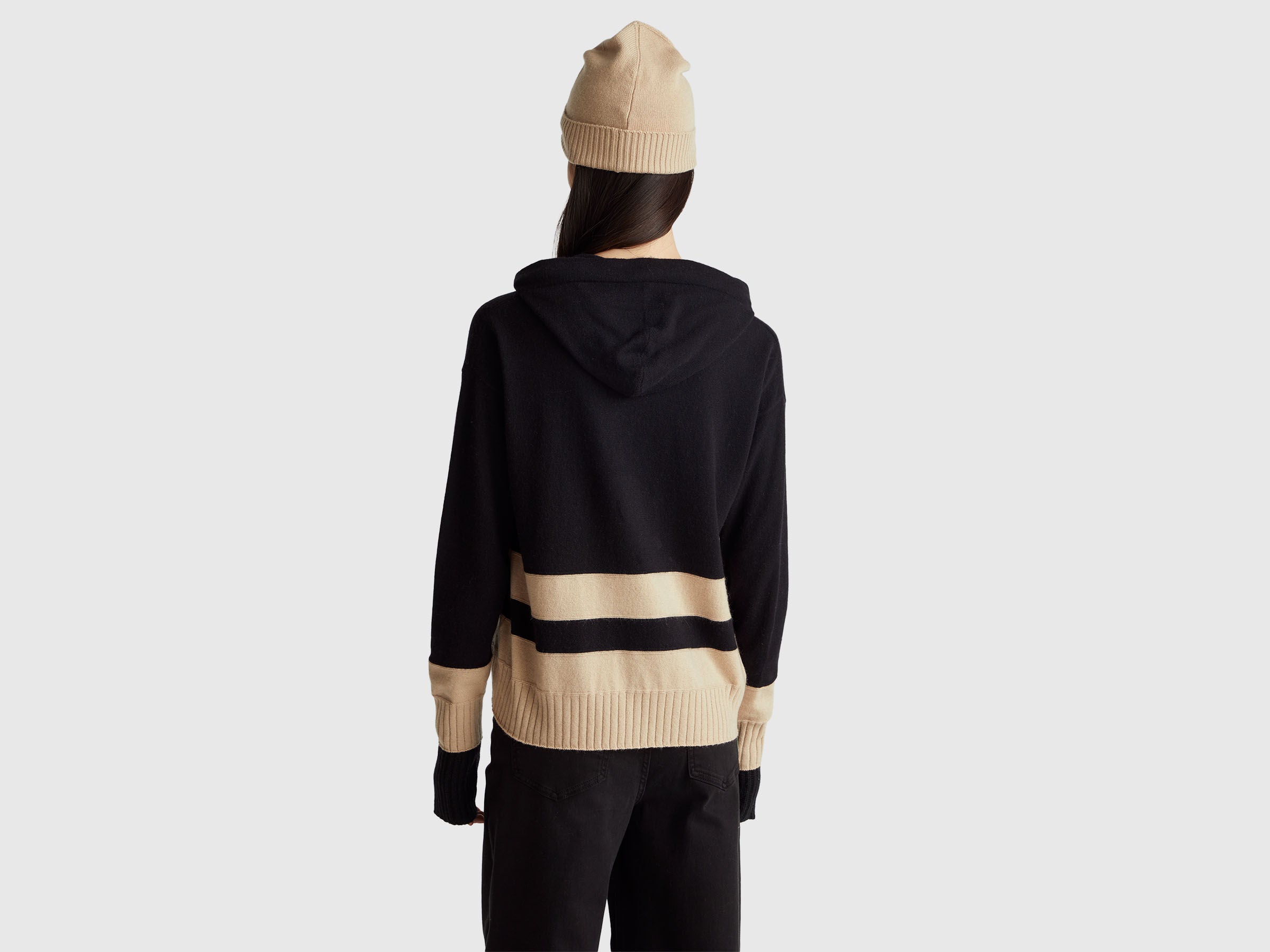 Benetton_Black_Black Sweater in Cashmere Blend with Hood_102HE203V_700_06
