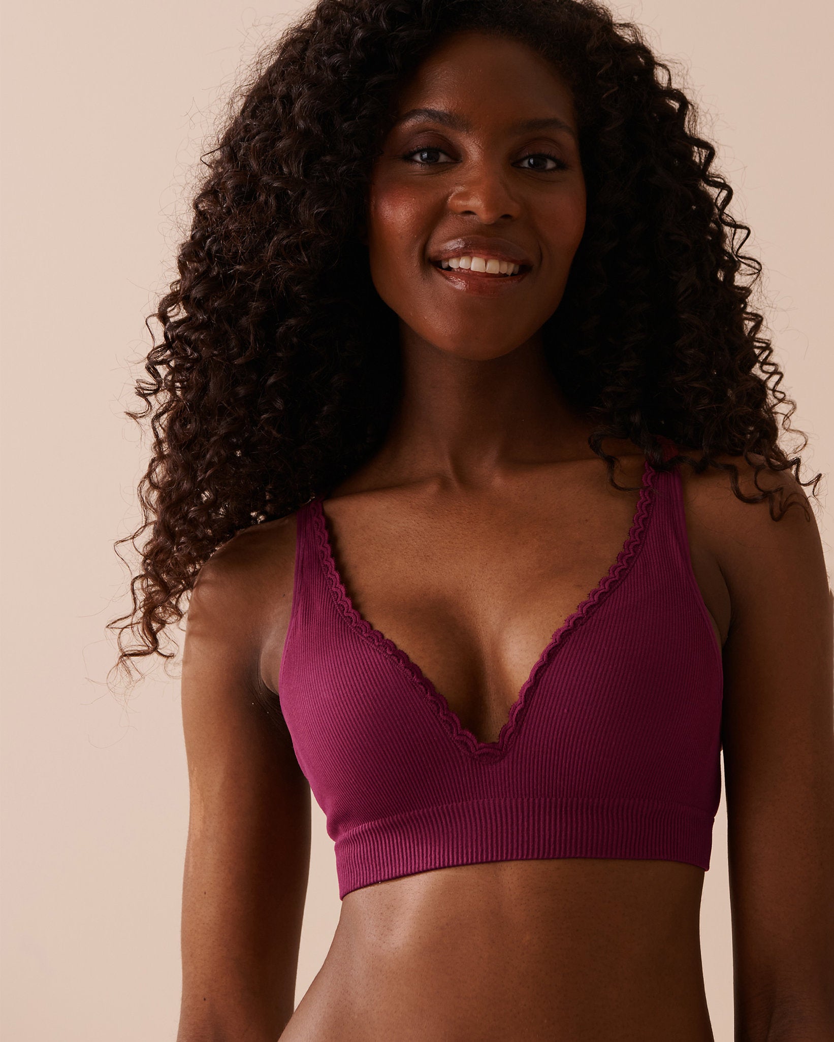 Push-Up Seamless Ribbed Plnge Bra_10300153_50069_01