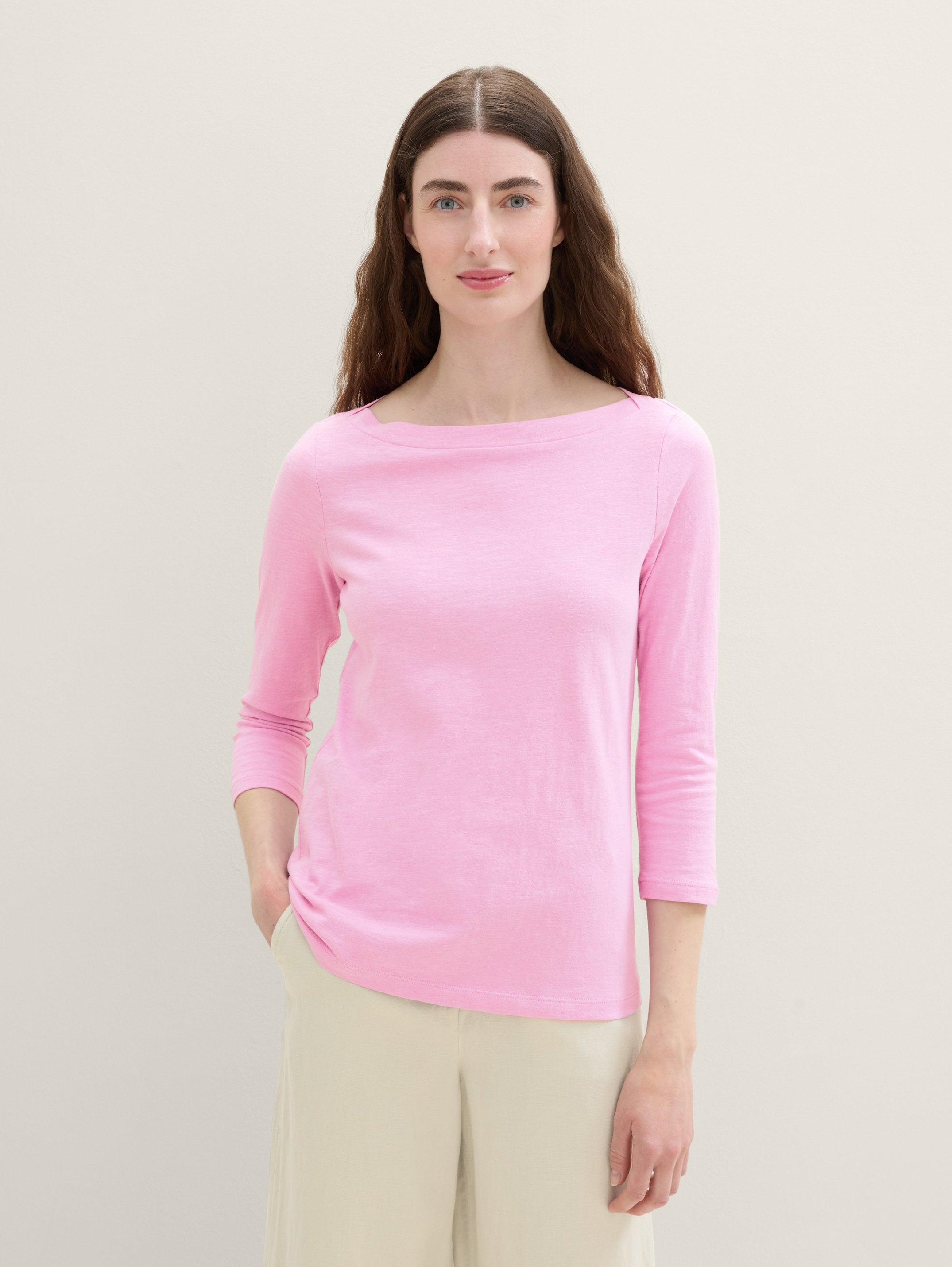 T-Shirt with A Submarine Neckline_1038028_22578_03