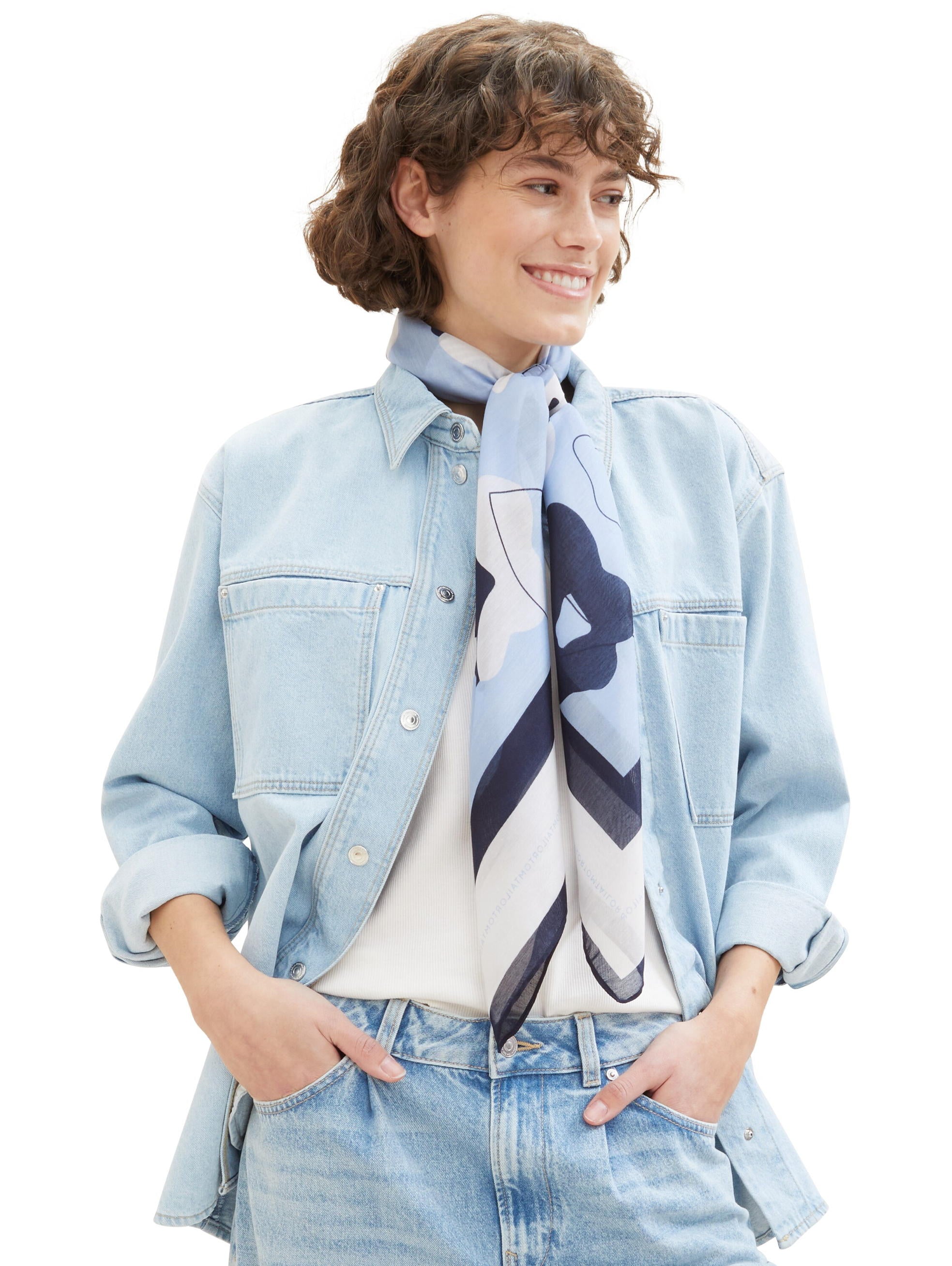 Printed Square Scarf_1040372_34587_01