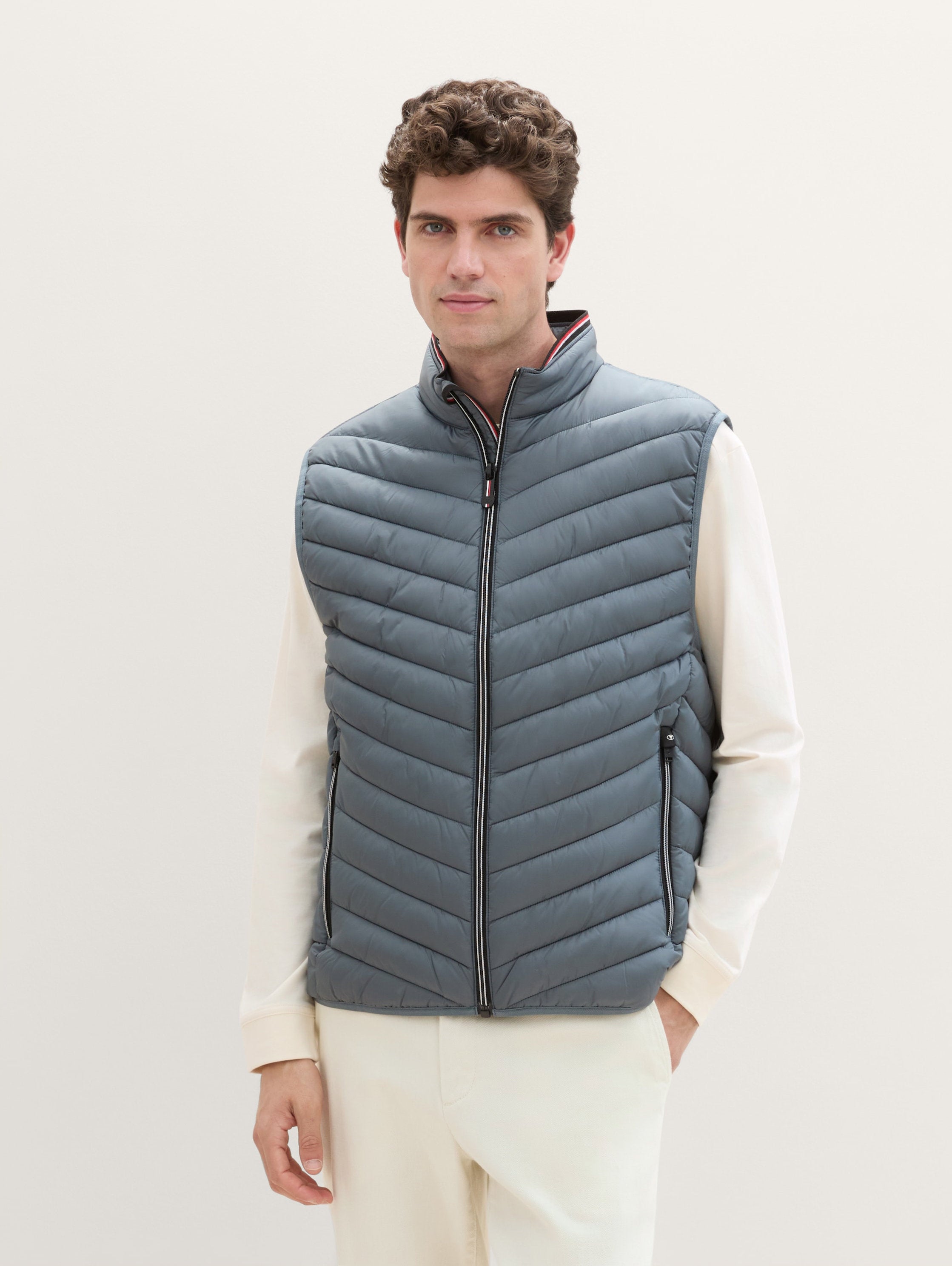 Light Weight Vest_1041310_28128_01