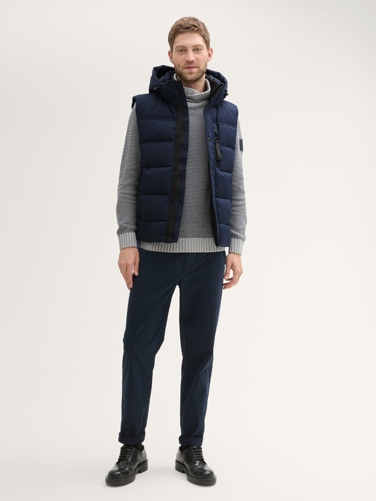 Puffer Gilet with A Removable Hood_1041322_10668_03