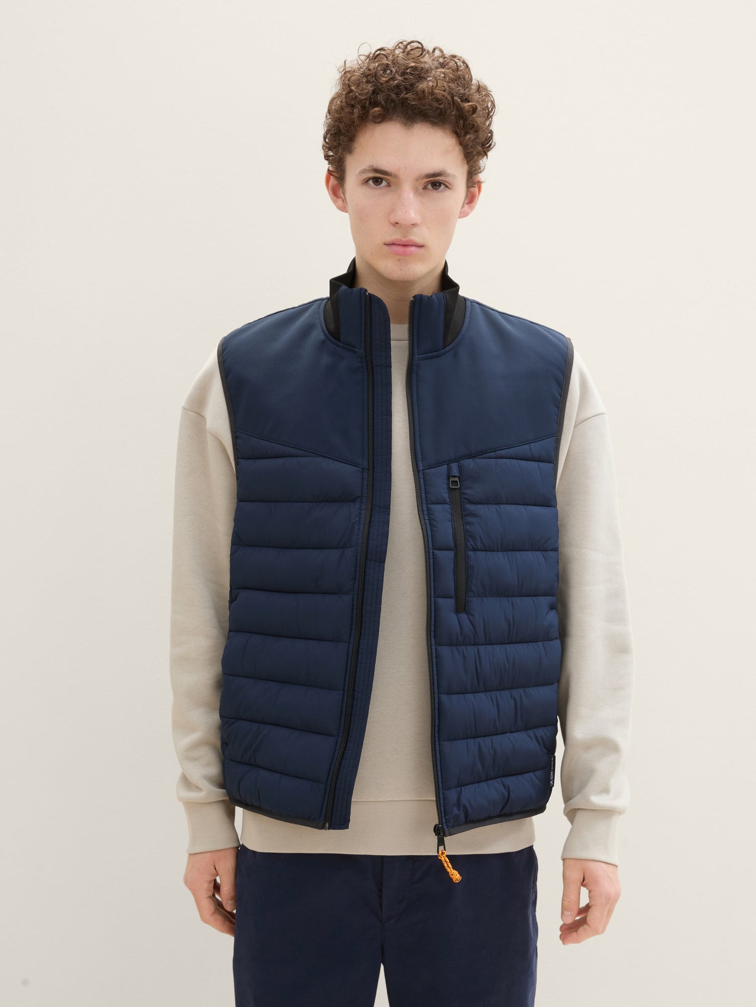 Hybrid Vest_1041343_10668_01