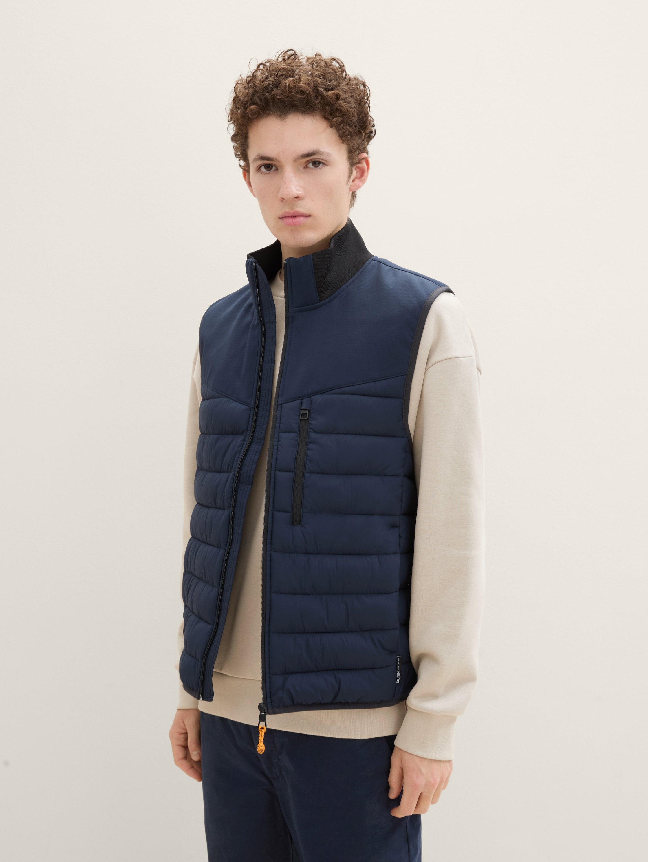 Hybrid Vest_1041343_10668_03