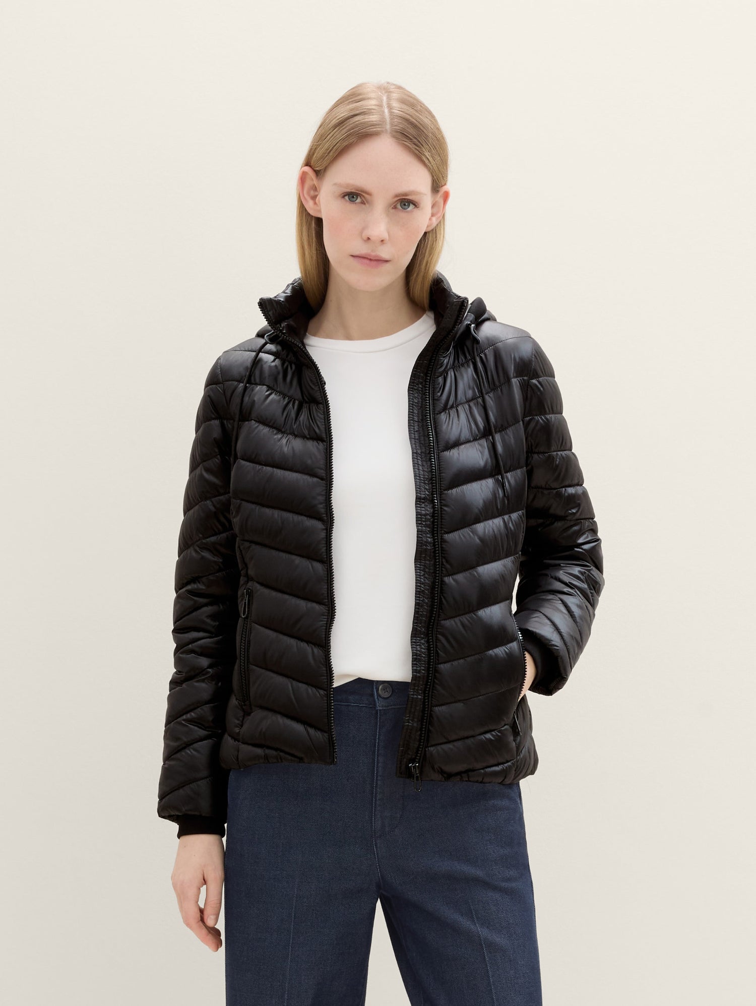 Lightweight Quilted Jacket with A Hood_1041489_14482_03