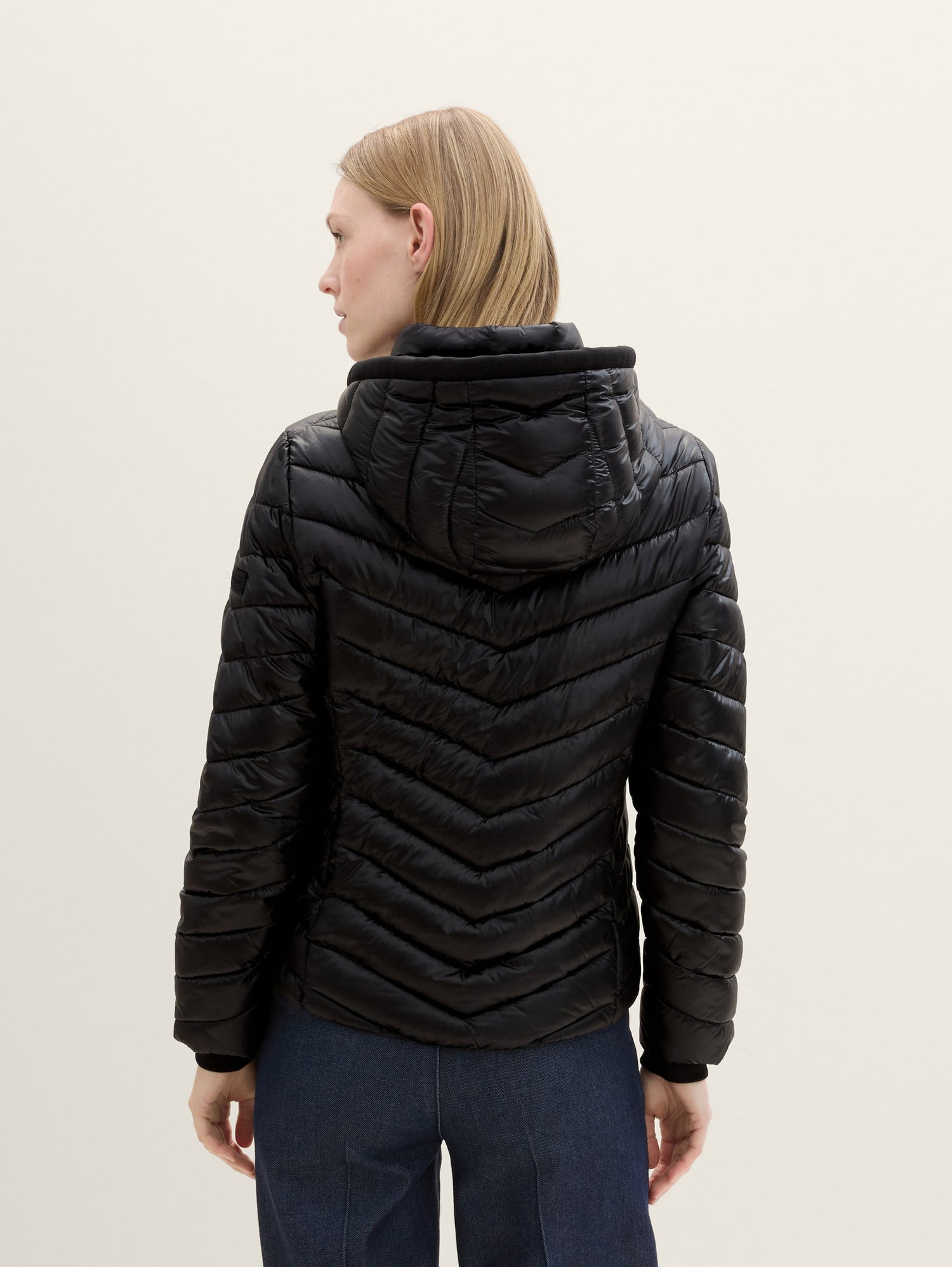 Lightweight Quilted Jacket with A Hood_1041489_14482_05