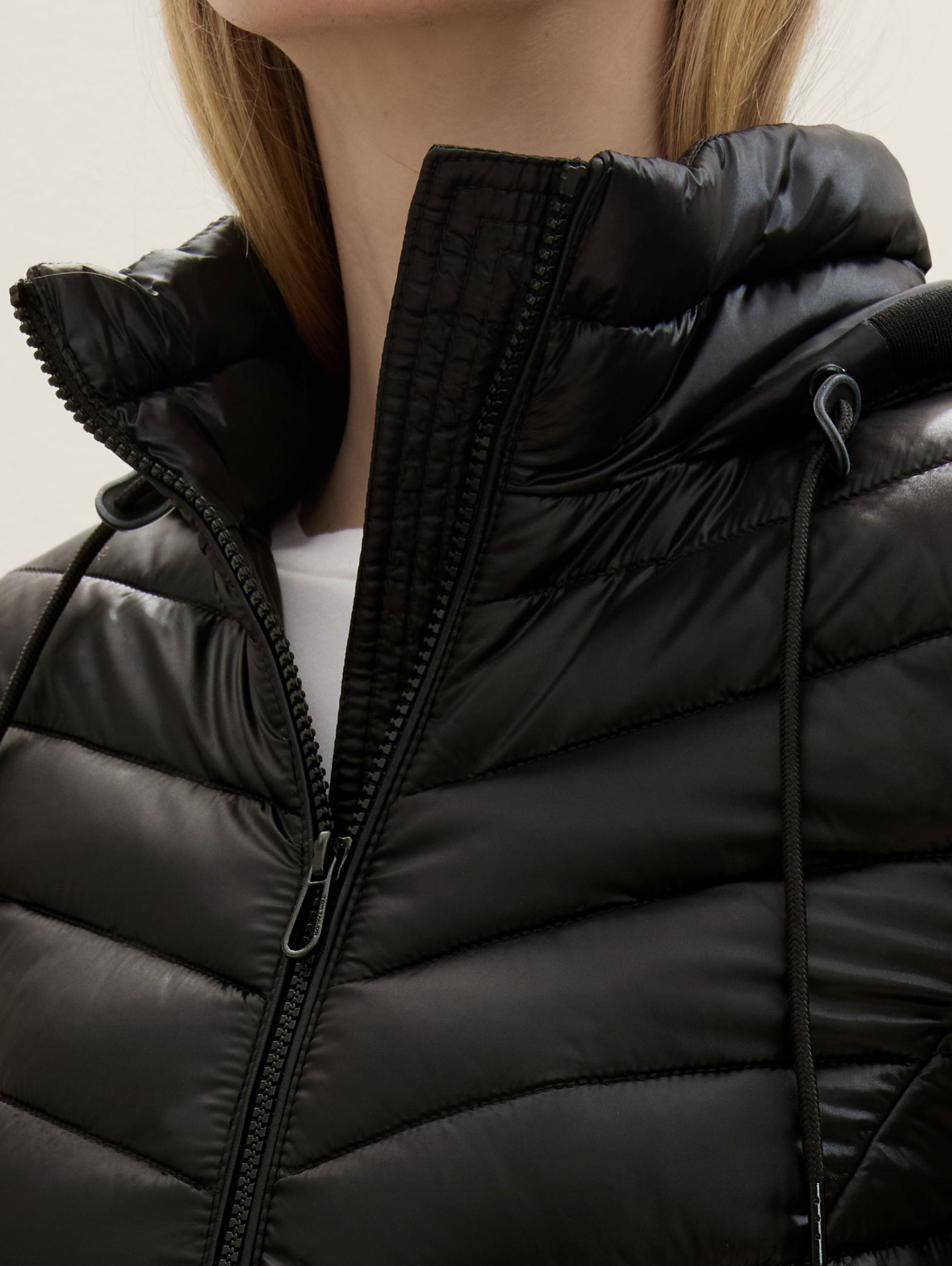 Lightweight Quilted Jacket with A Hood_1041489_14482_06