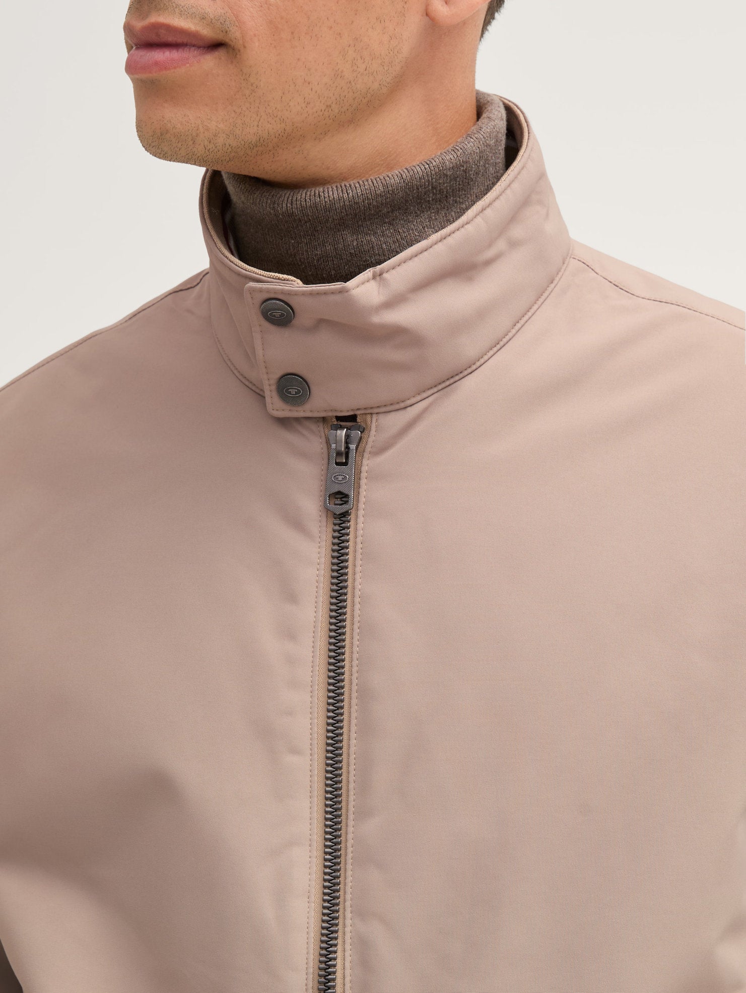 Jacket with A Stand-Up Collar_1042205_32240_05