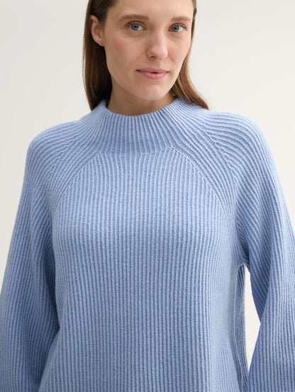 Ribbed Sweater with A Stand-Up Collar_1042957_36334_06