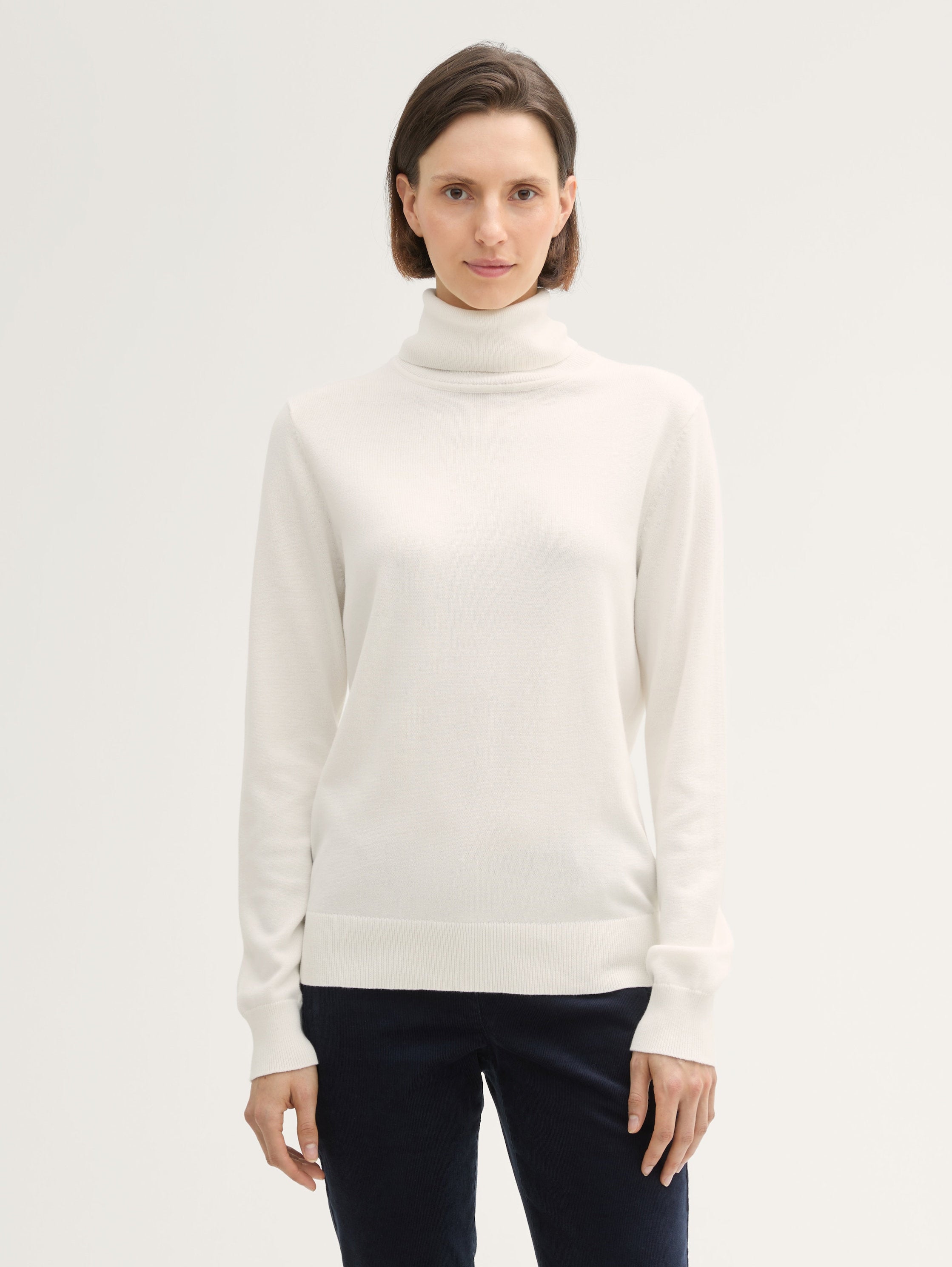 Basic Turtleneck_1042959_10315_01