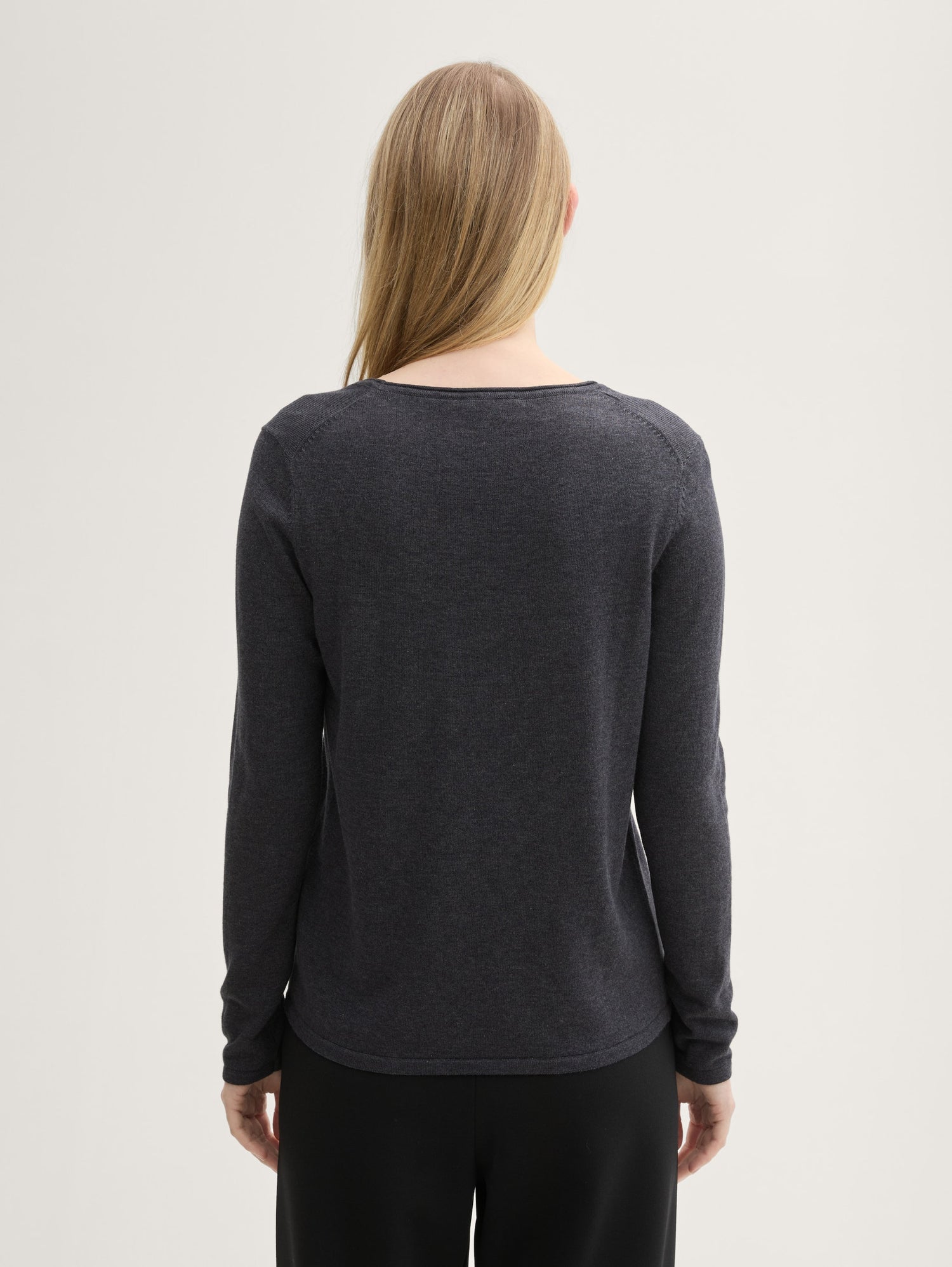 Basic Round Neck Sweater_1042964_30281_05