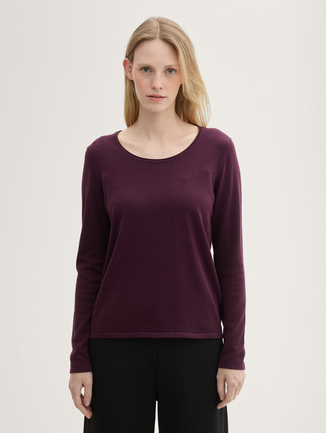 Basic Round Neck Sweater_1042964_35796_01