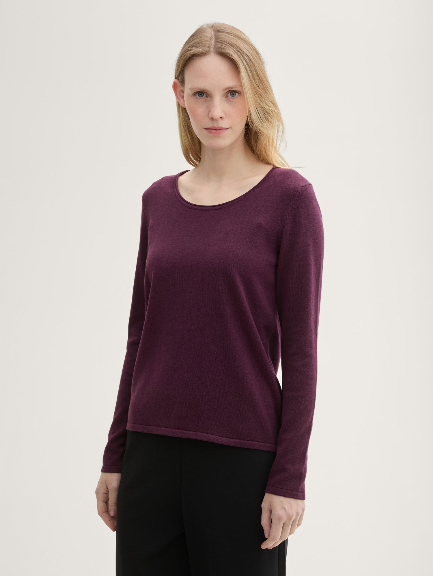 Basic Round Neck Sweater_1042964_35796_03