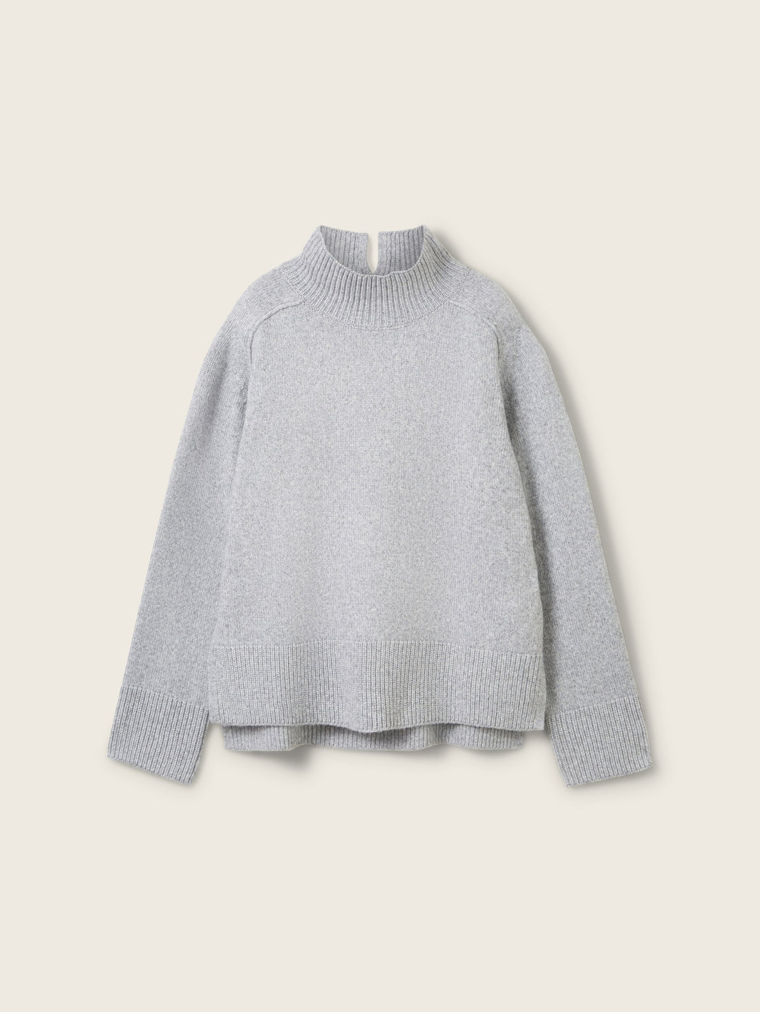 Soft Knit Sweater with A Stand-Up Collar_1042983_21373_02