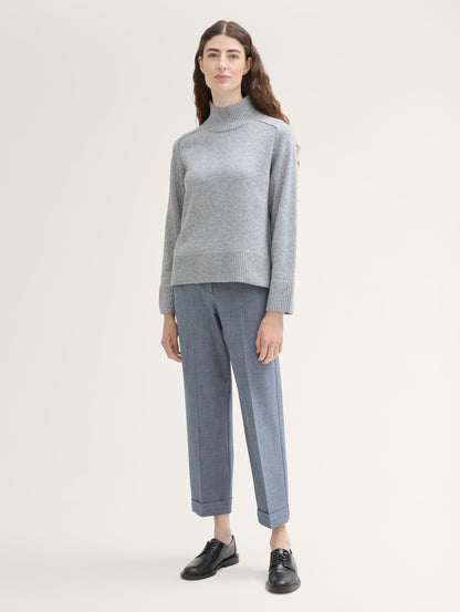 Soft Knit Sweater with A Stand-Up Collar_1042983_21373_03