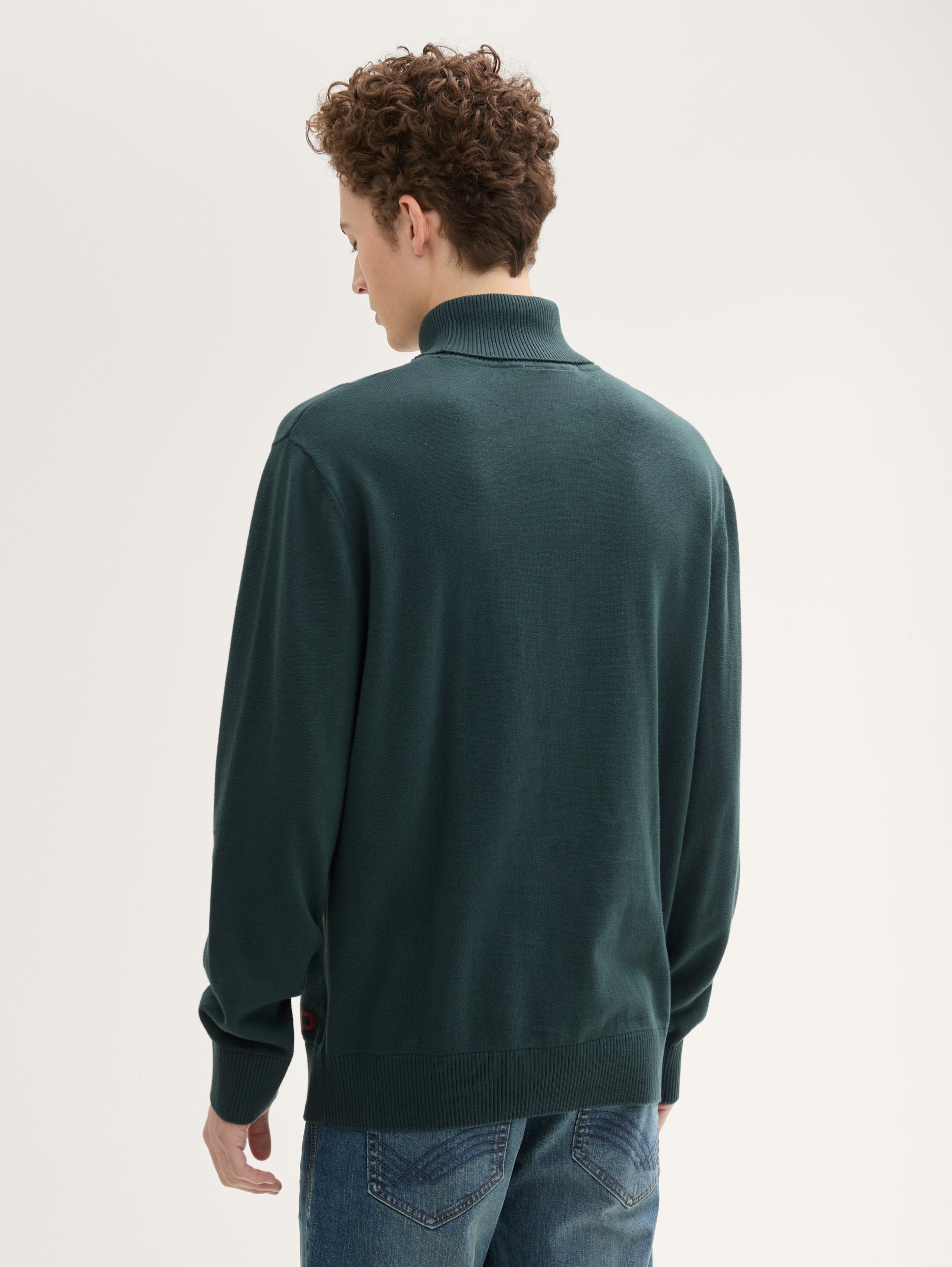 Basic Turtleneck_1043020_10362_04